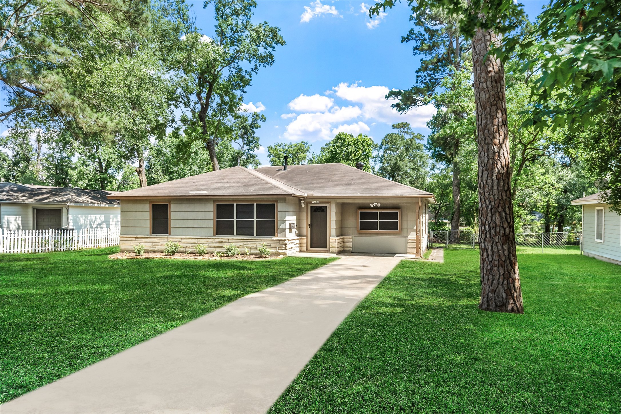 1105 Thomas Avenue Property Photo 1