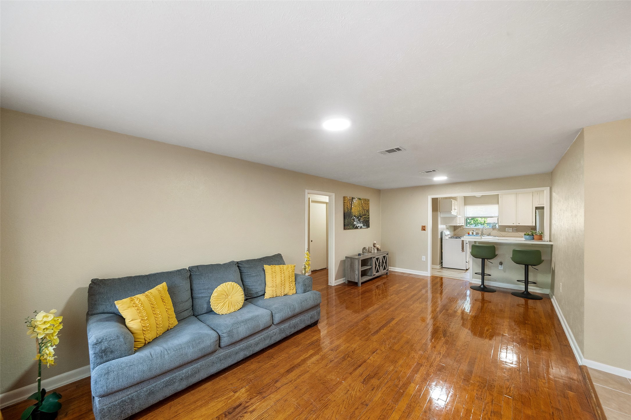 1105 Thomas Avenue Property Photo 3
