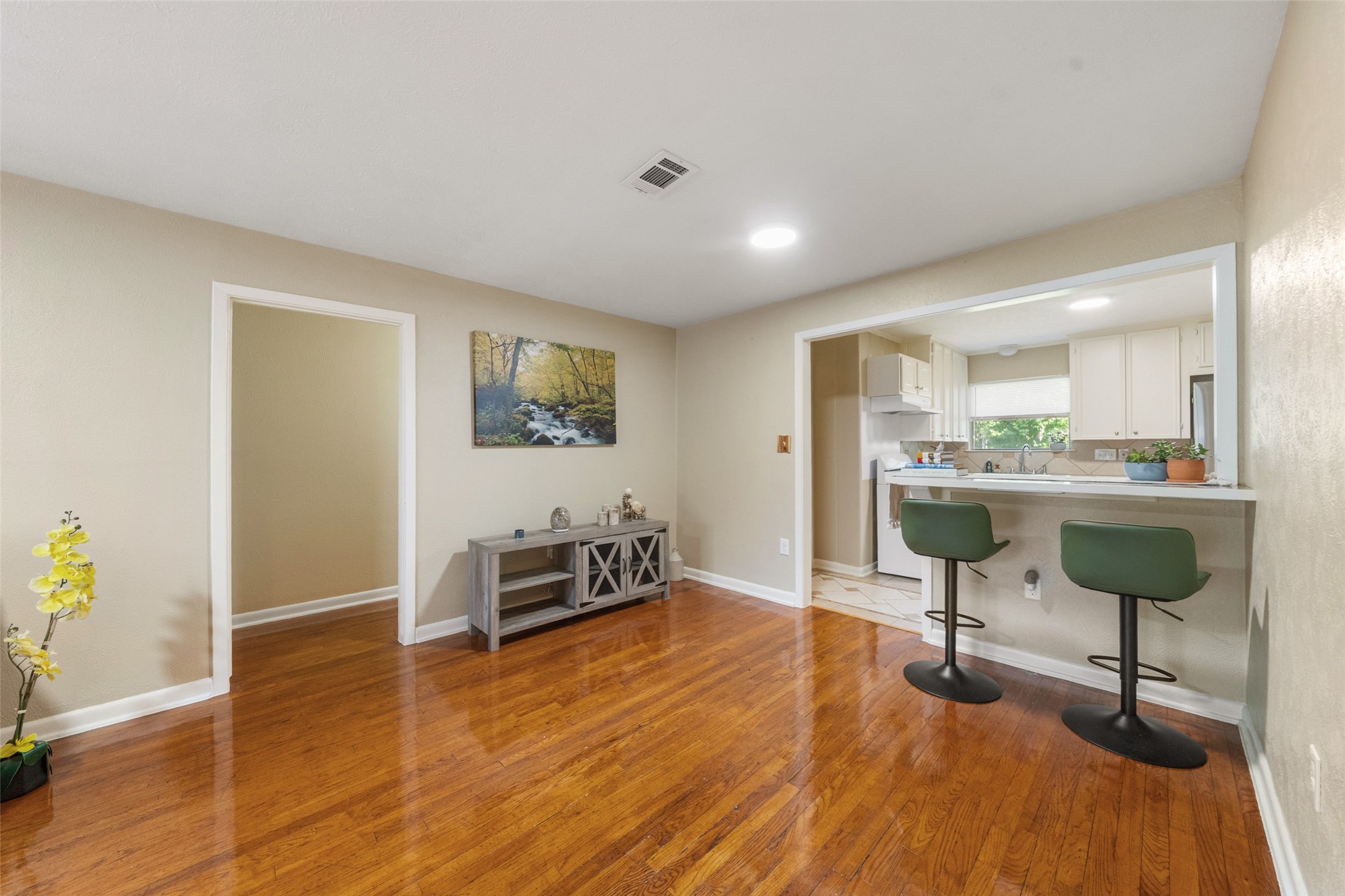 1105 Thomas Avenue Property Photo 4