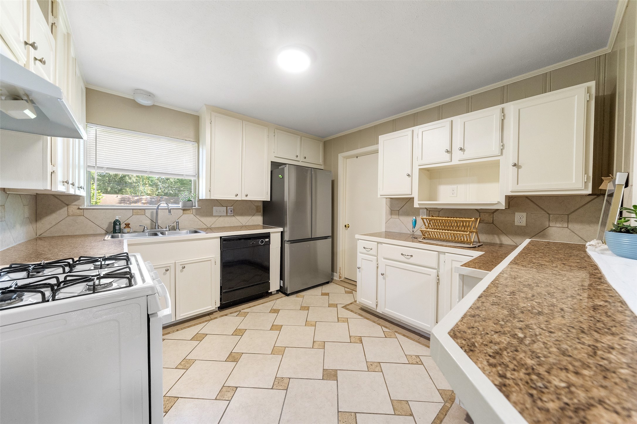 1105 Thomas Avenue Property Photo 6