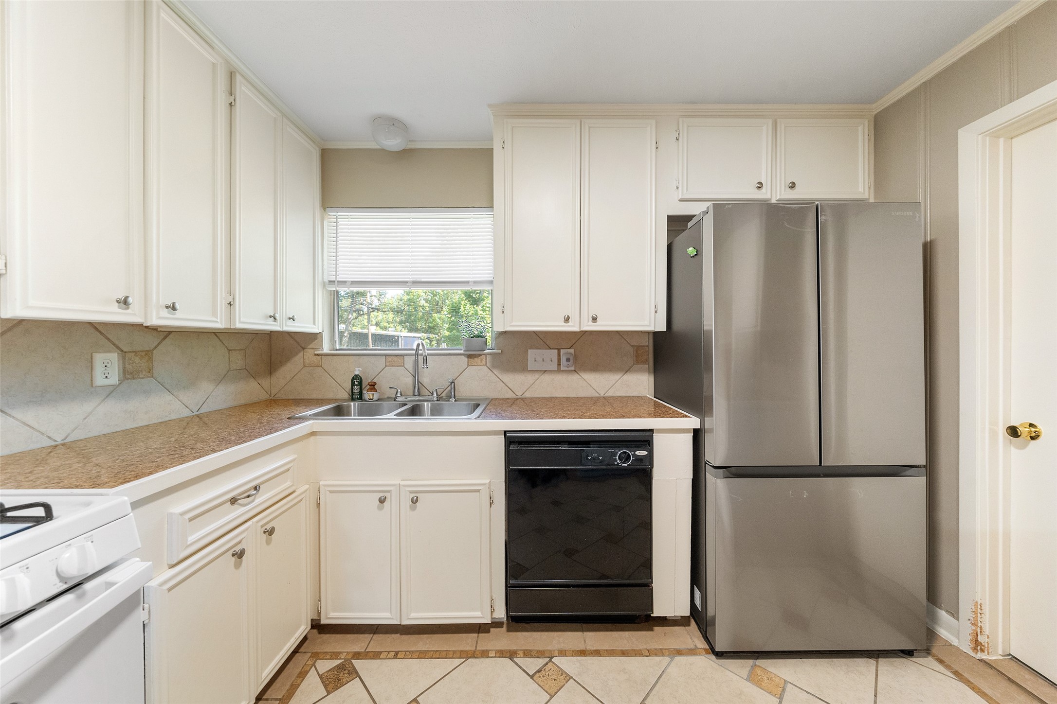1105 Thomas Avenue Property Photo 7