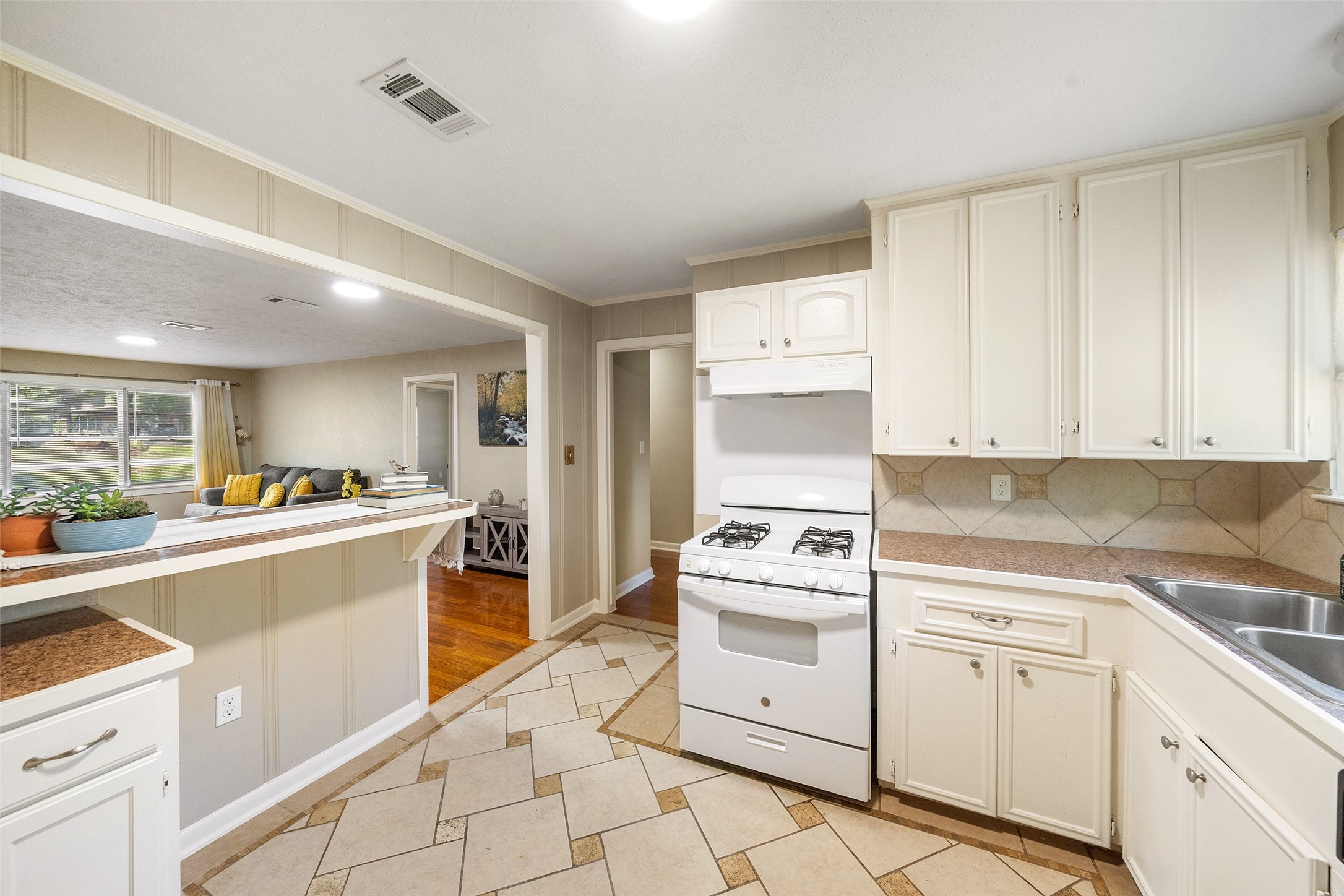 1105 Thomas Avenue Property Photo 12