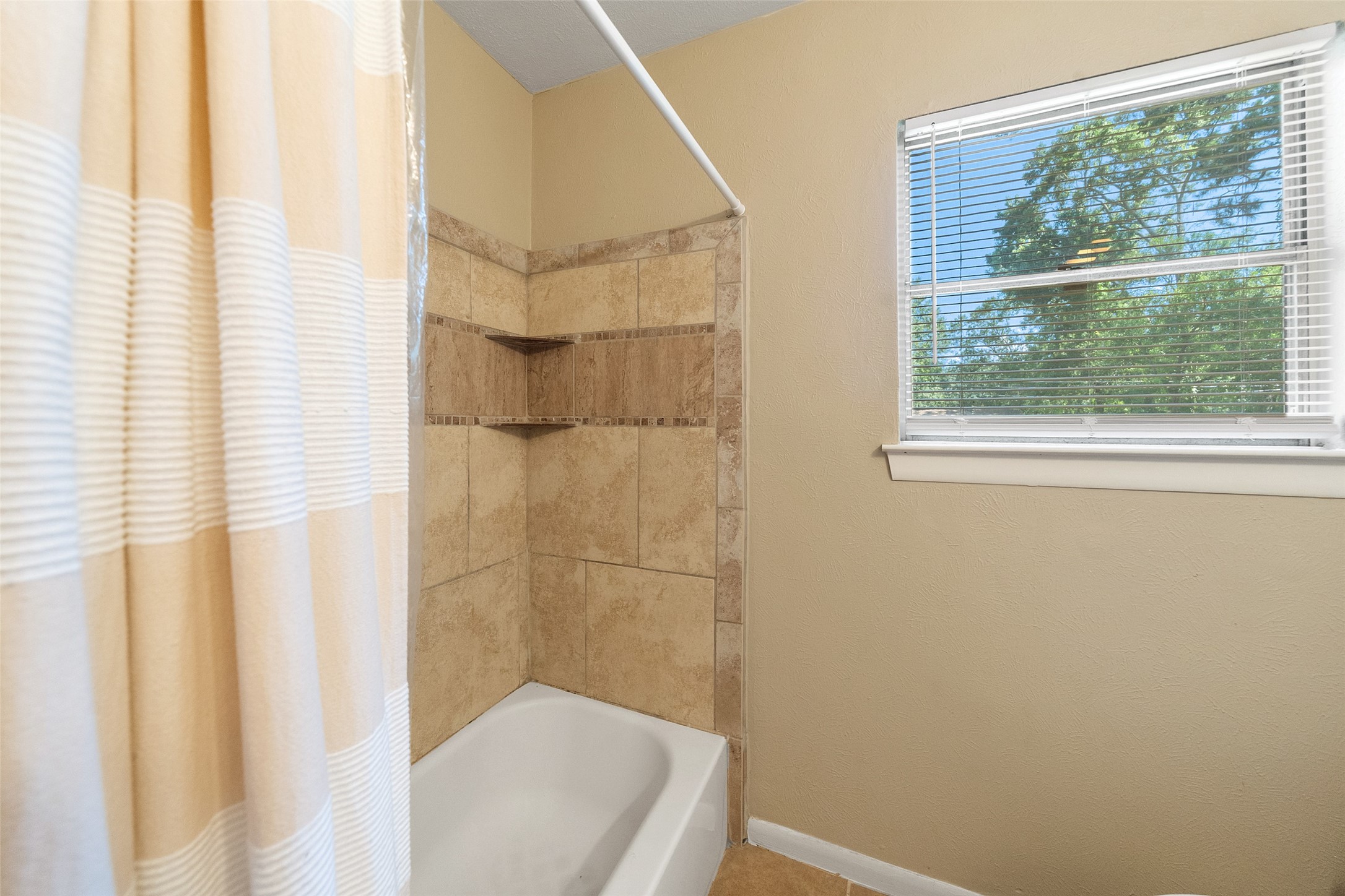 1105 Thomas Avenue Property Photo 23