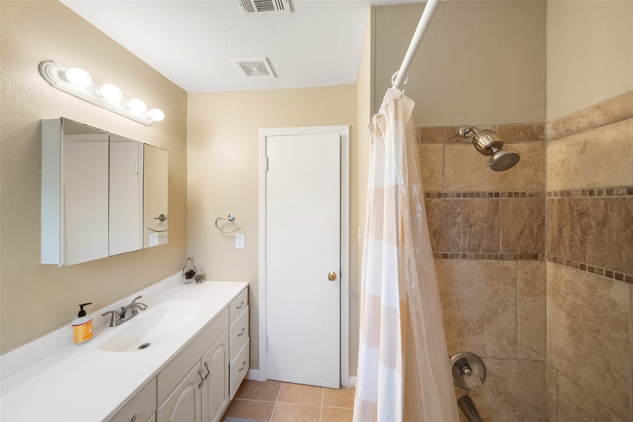 1105 Thomas Avenue Property Photo 24