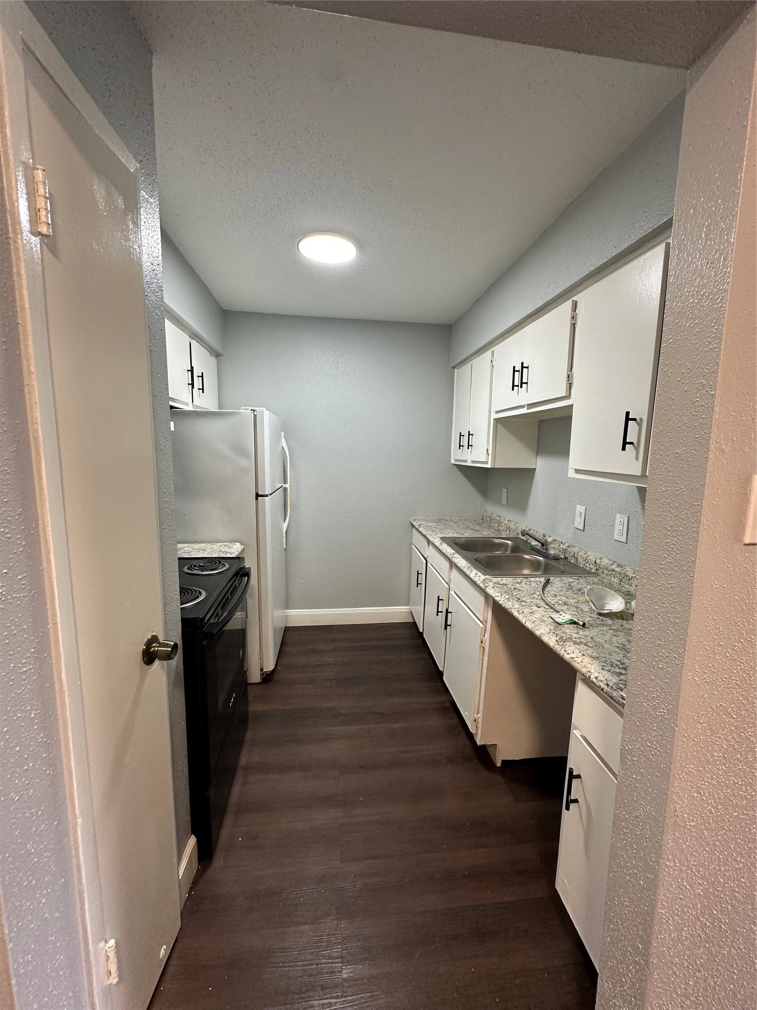 5625 Antoine Drive 403 Property Photo 1