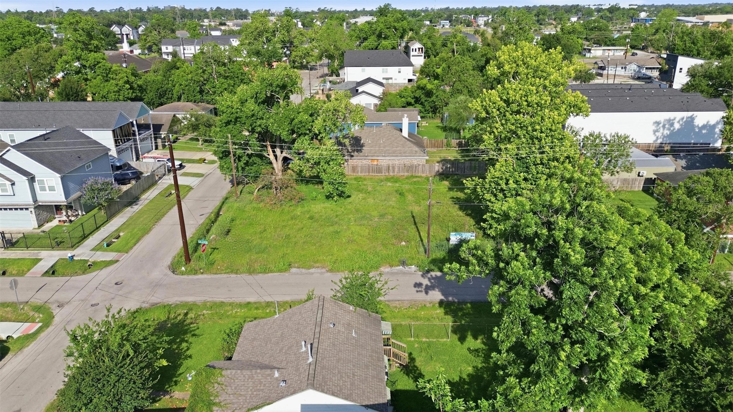 523 E 39th Street Property Photo 10