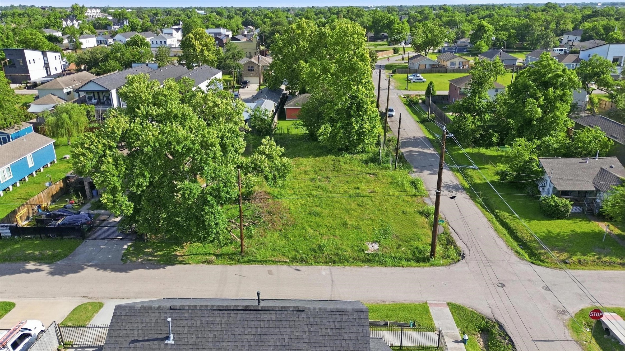 523 E 39th Street Property Photo 11