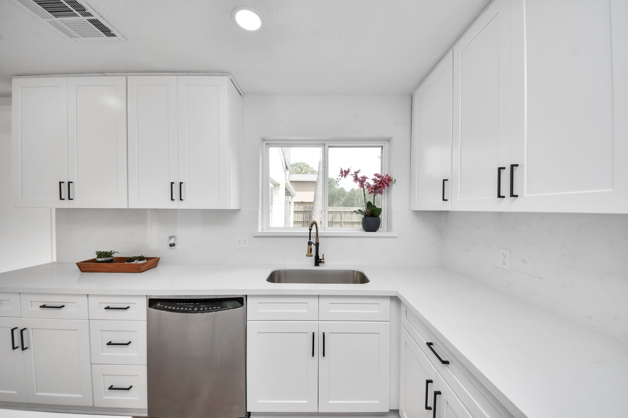 2302 Quail Valley East Drive Property Photo 12