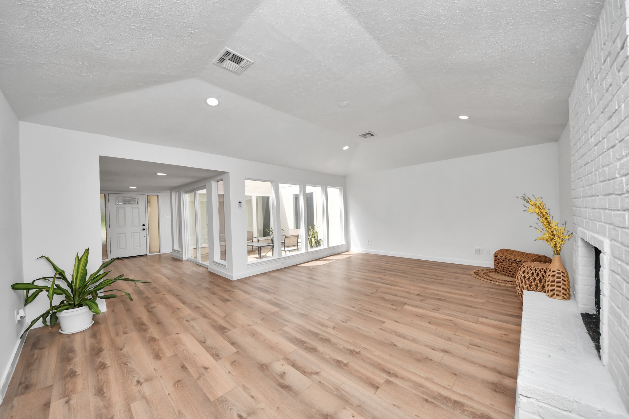 2302 Quail Valley East Drive Property Photo 18