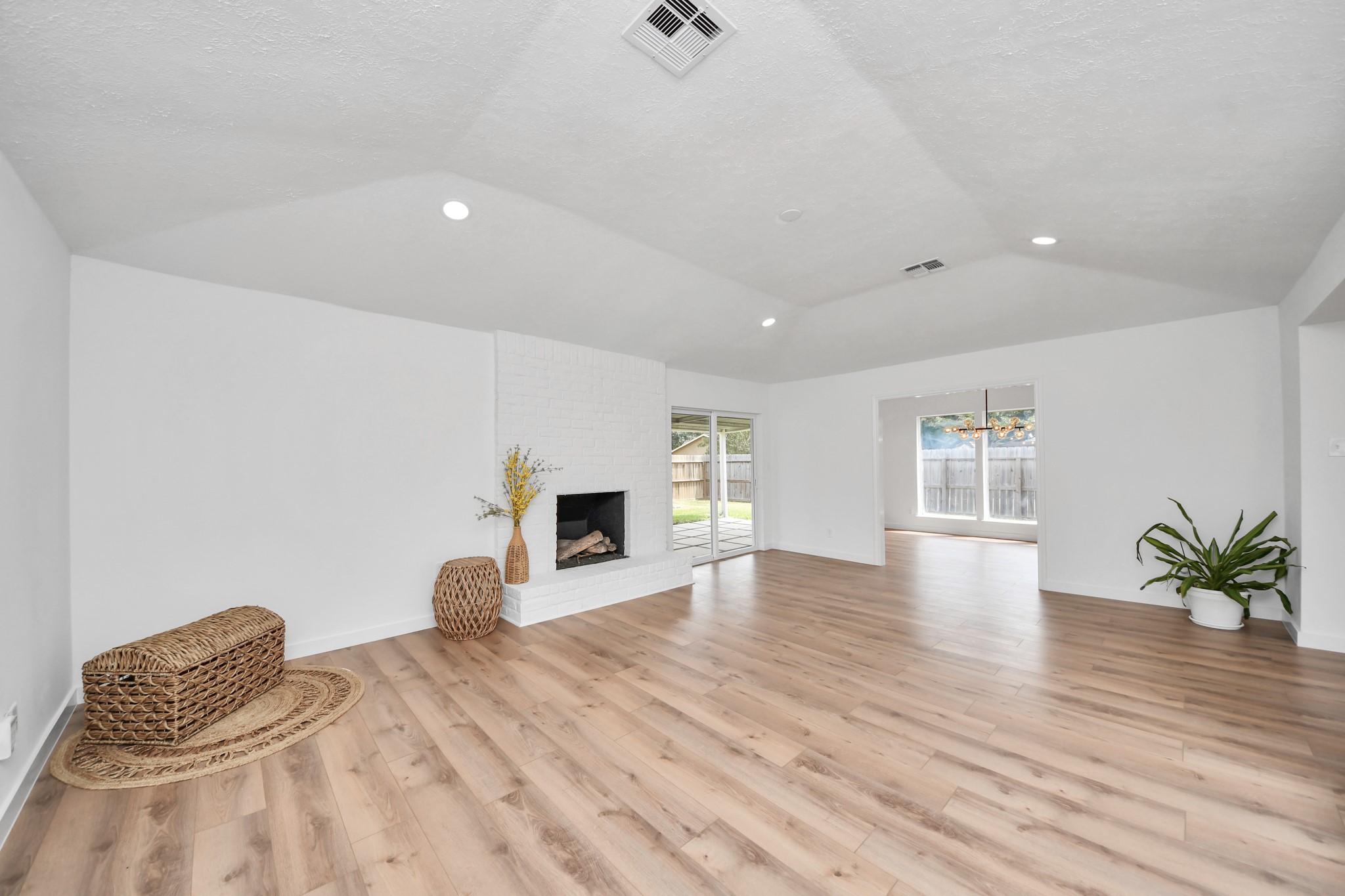 2302 Quail Valley East Drive Property Photo 19