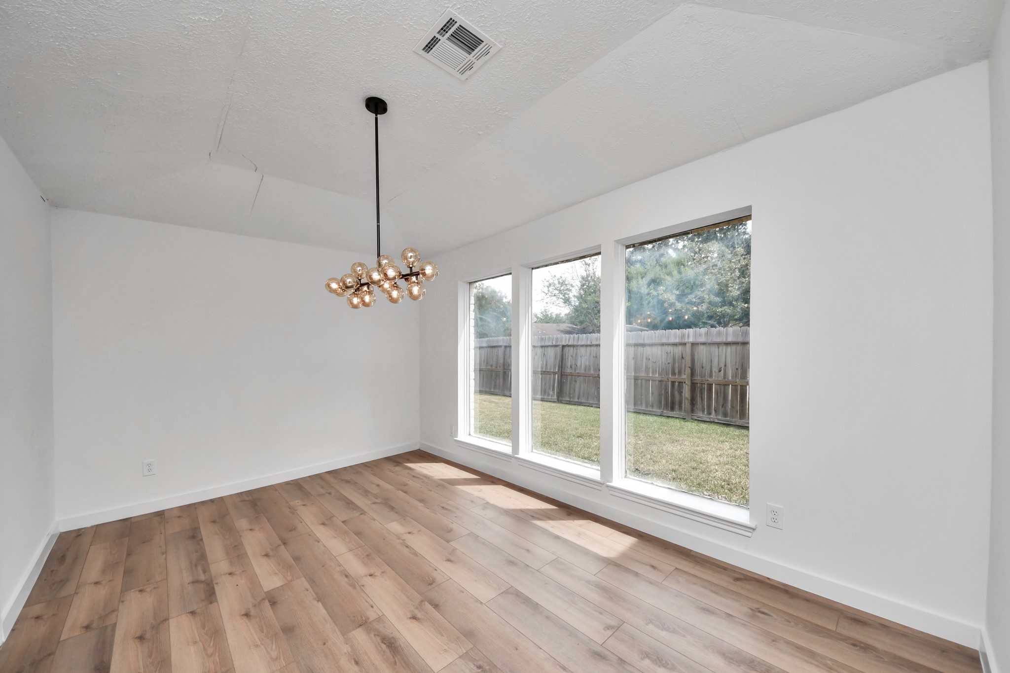 2302 Quail Valley East Drive Property Photo 23