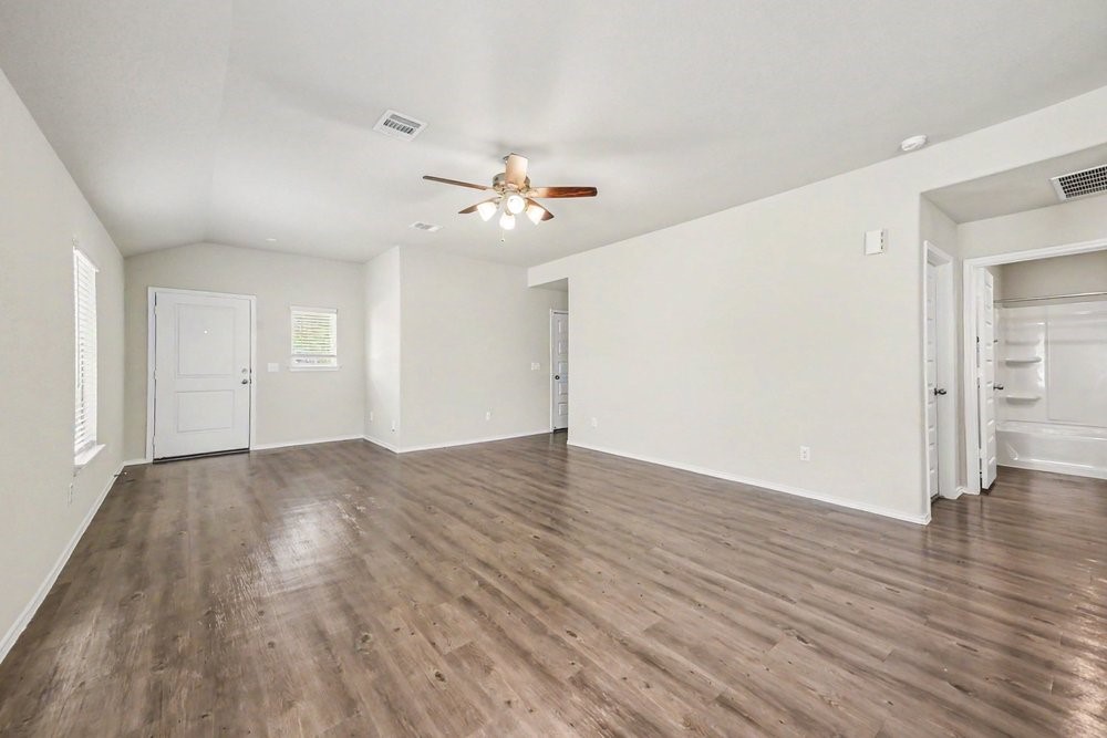 260 Gallant Front Trail Property Photo 5