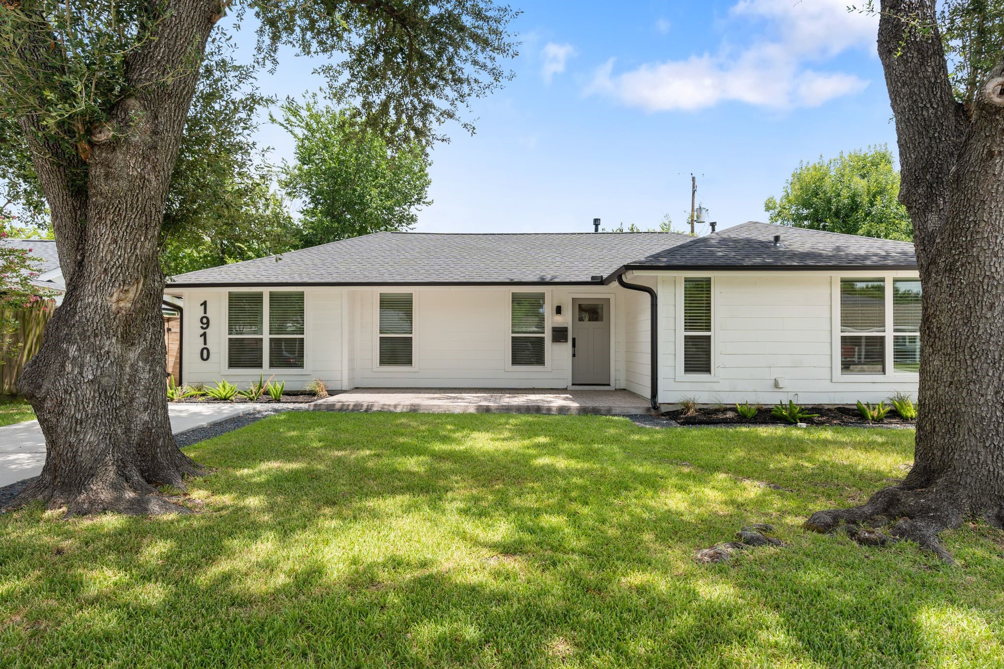 1910 Lynnview Drive