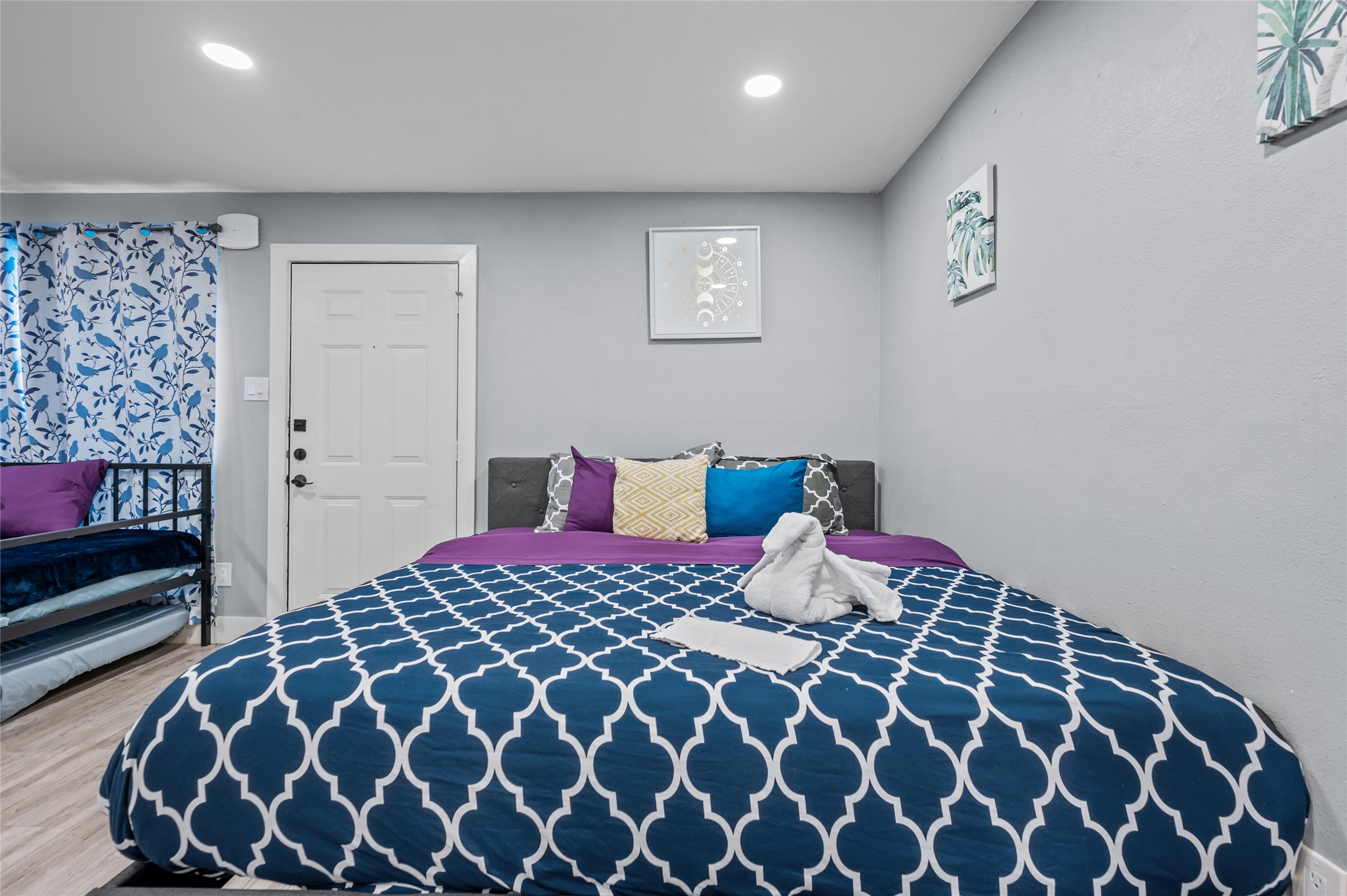 1116 Banks Street E Property Photo 13