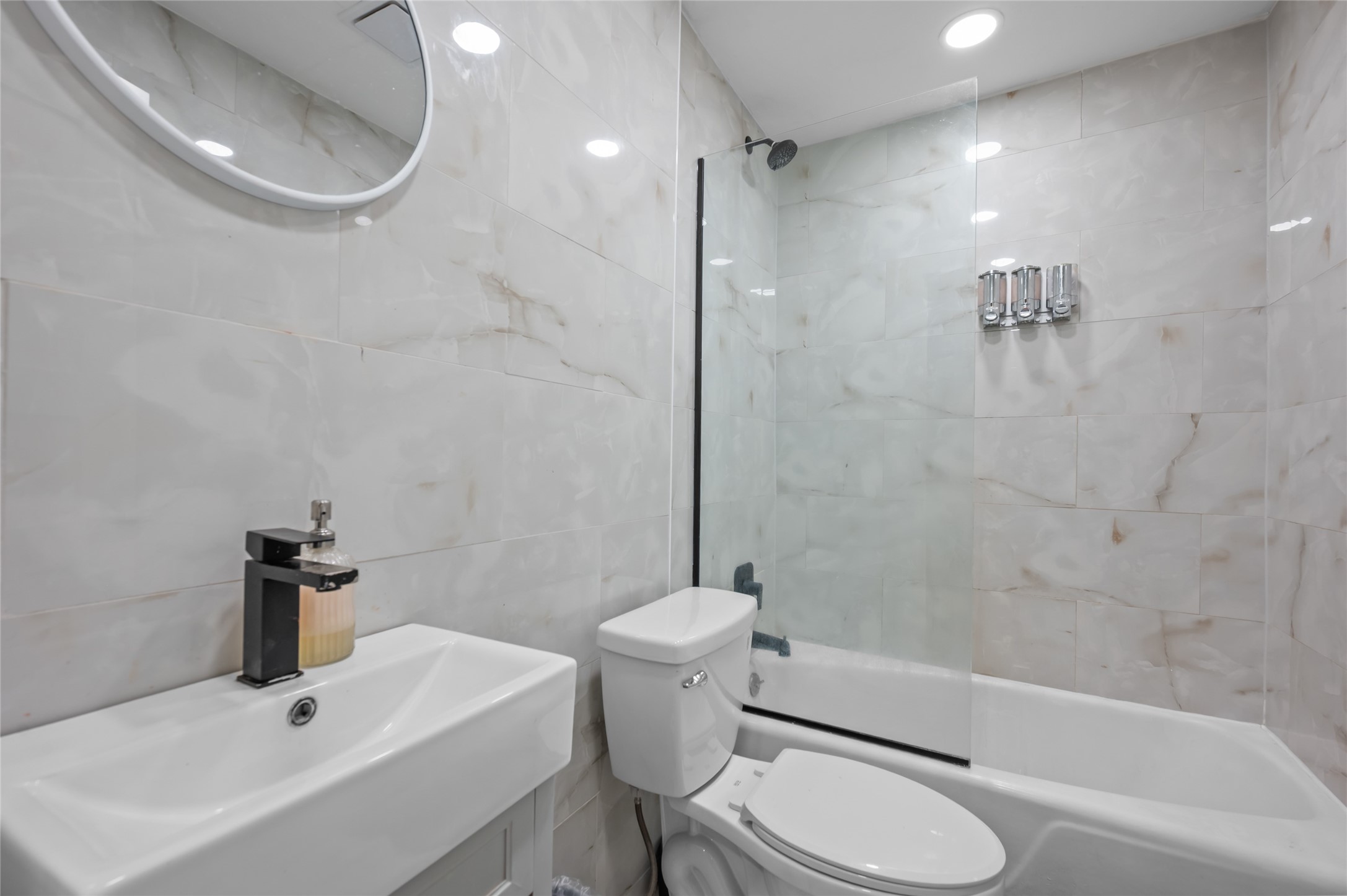 1116 Banks Street E Property Photo 16