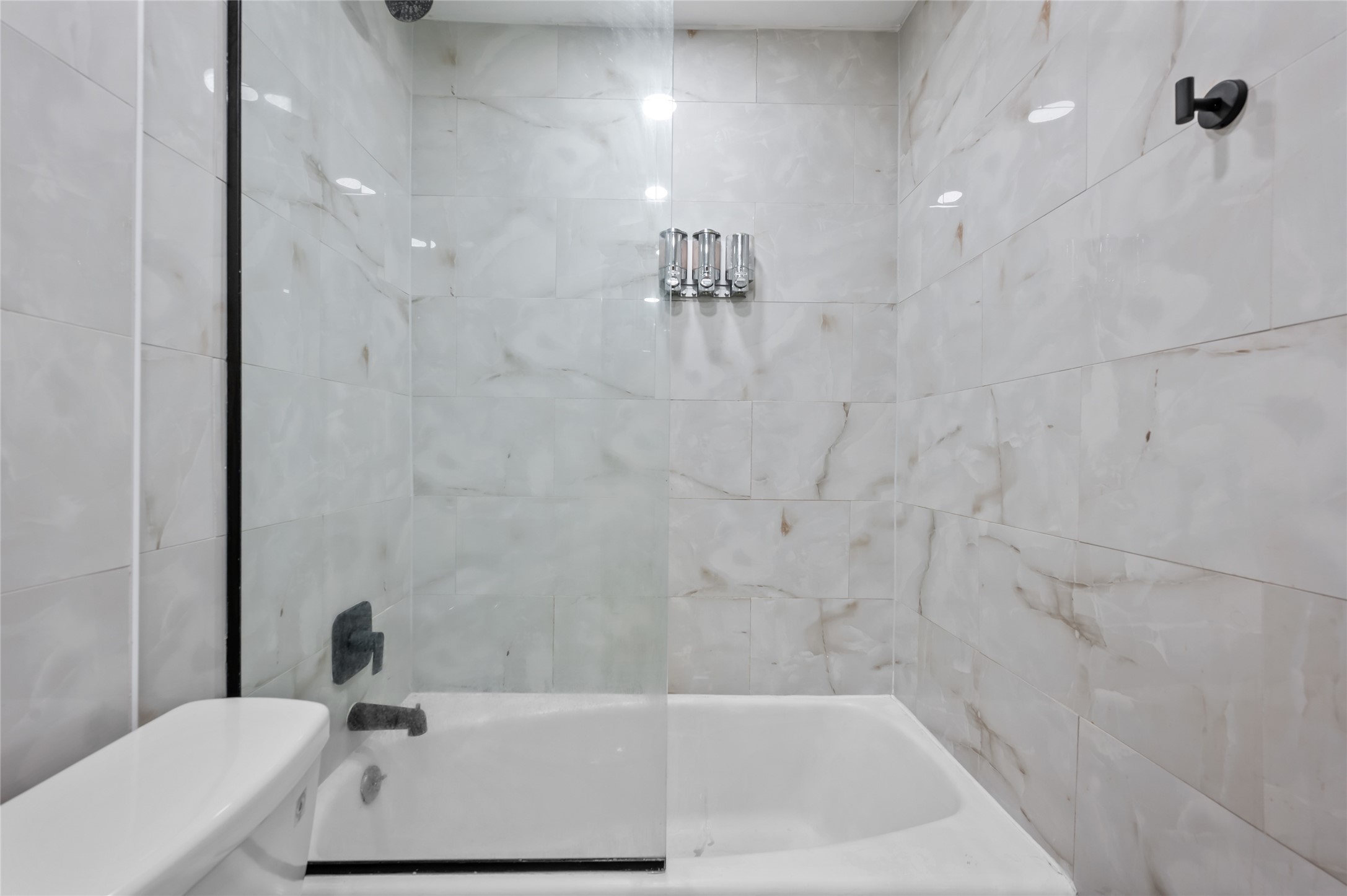 1116 Banks Street E Property Photo 17