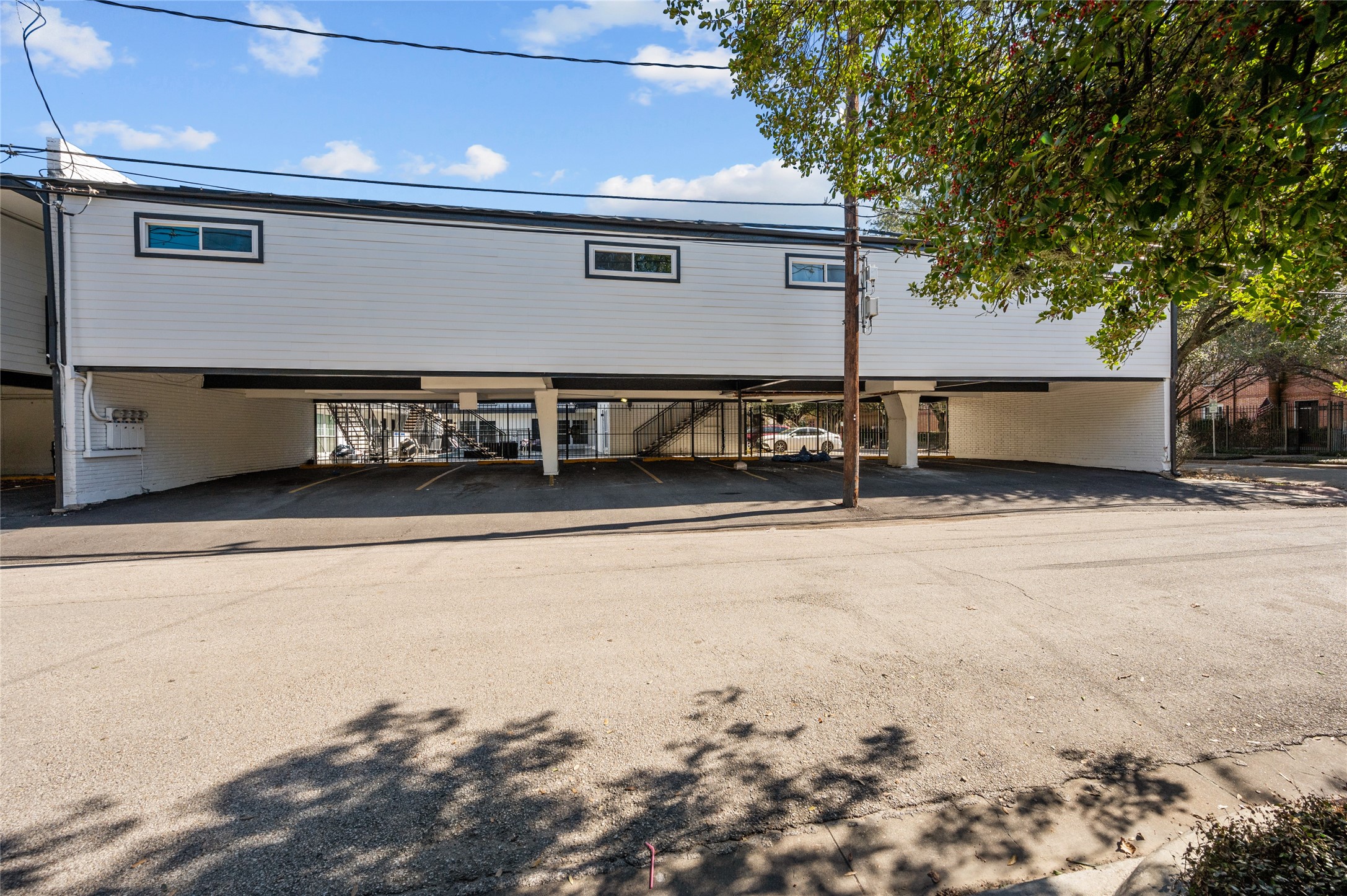 1116 Banks Street E Property Photo 20