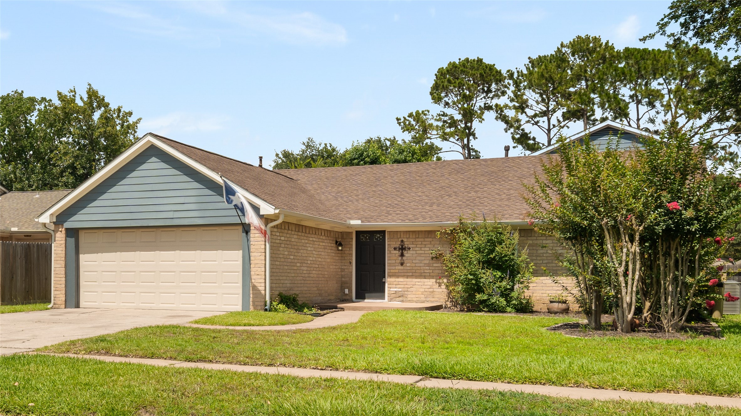 15619 Boulder Oaks Drive Property Photo 2