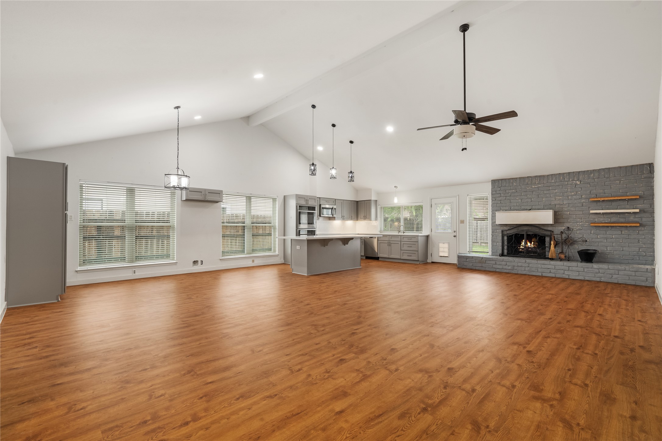 15619 Boulder Oaks Drive Property Photo 4