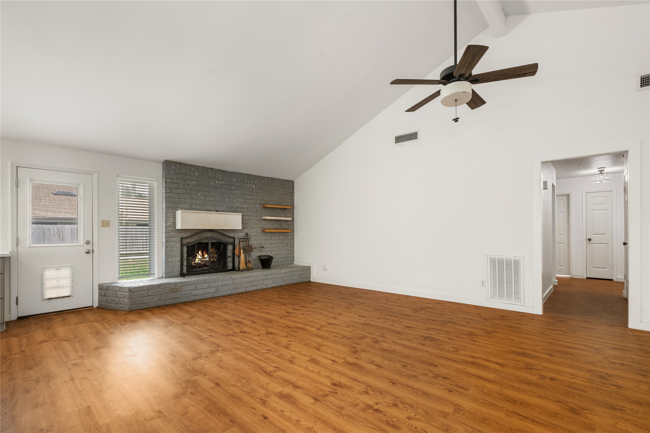 15619 Boulder Oaks Drive Property Photo 6