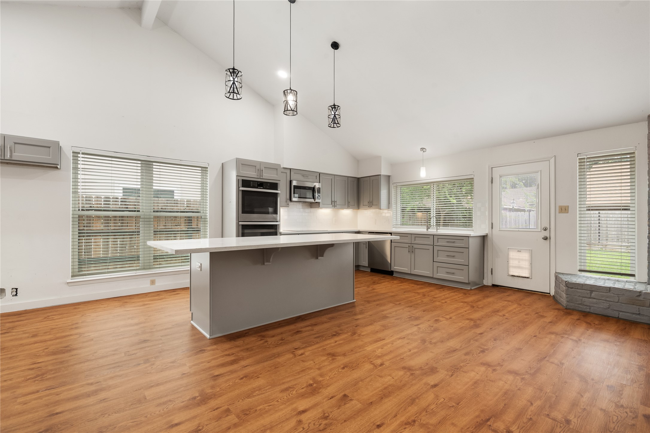 15619 Boulder Oaks Drive Property Photo 10