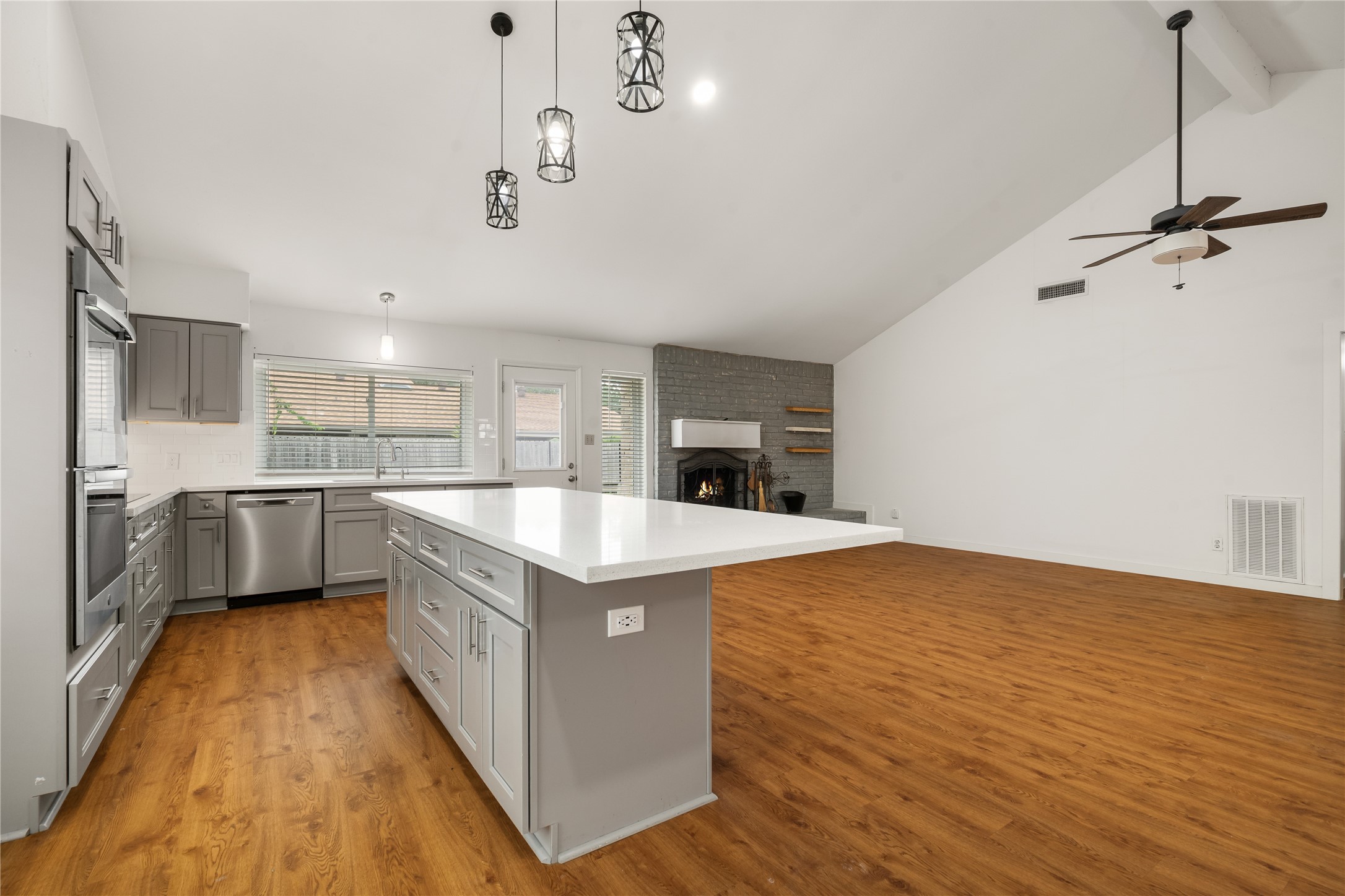 15619 Boulder Oaks Drive Property Photo 12