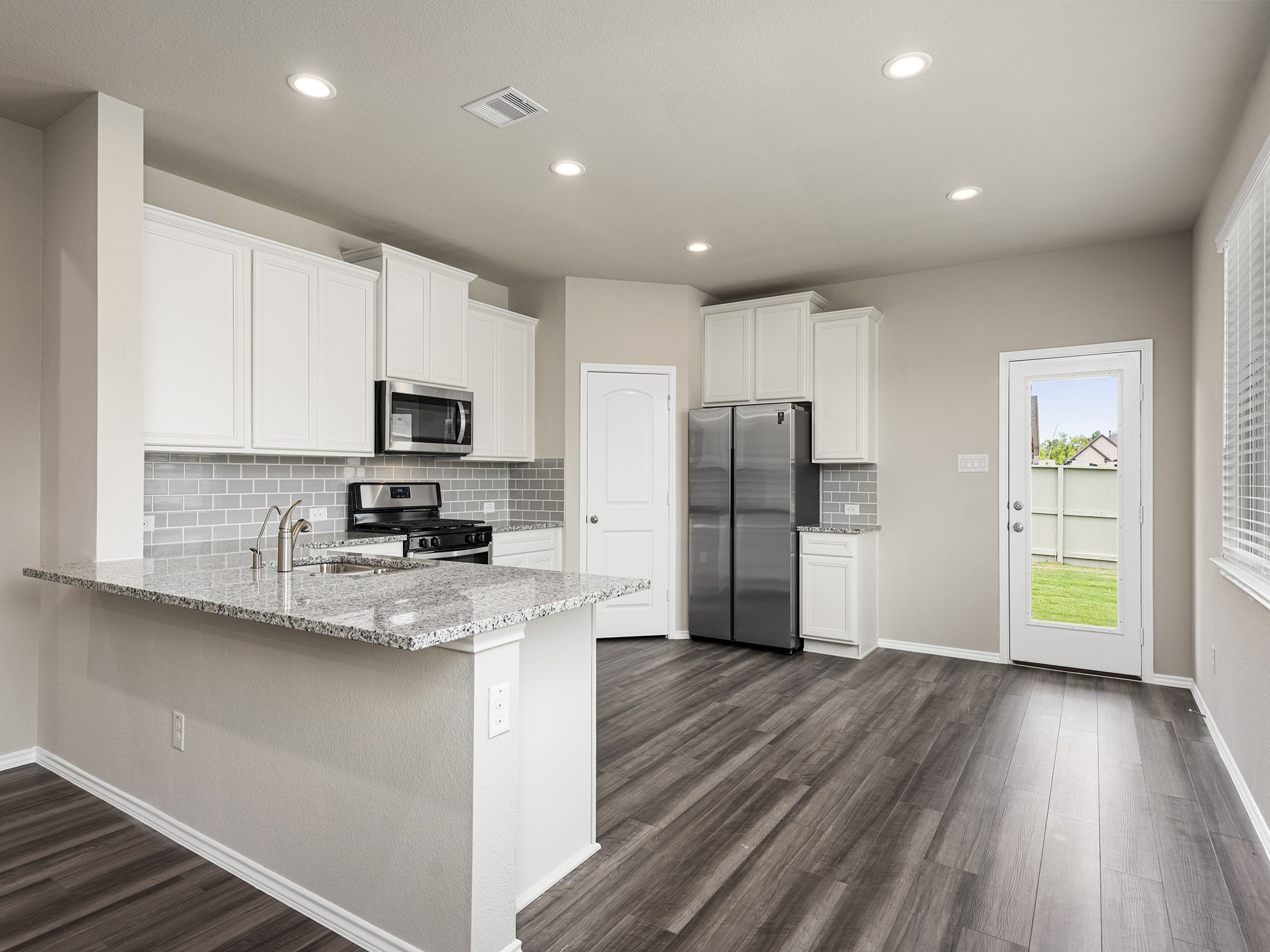 9278 Inland Leather Lane Property Photo 4