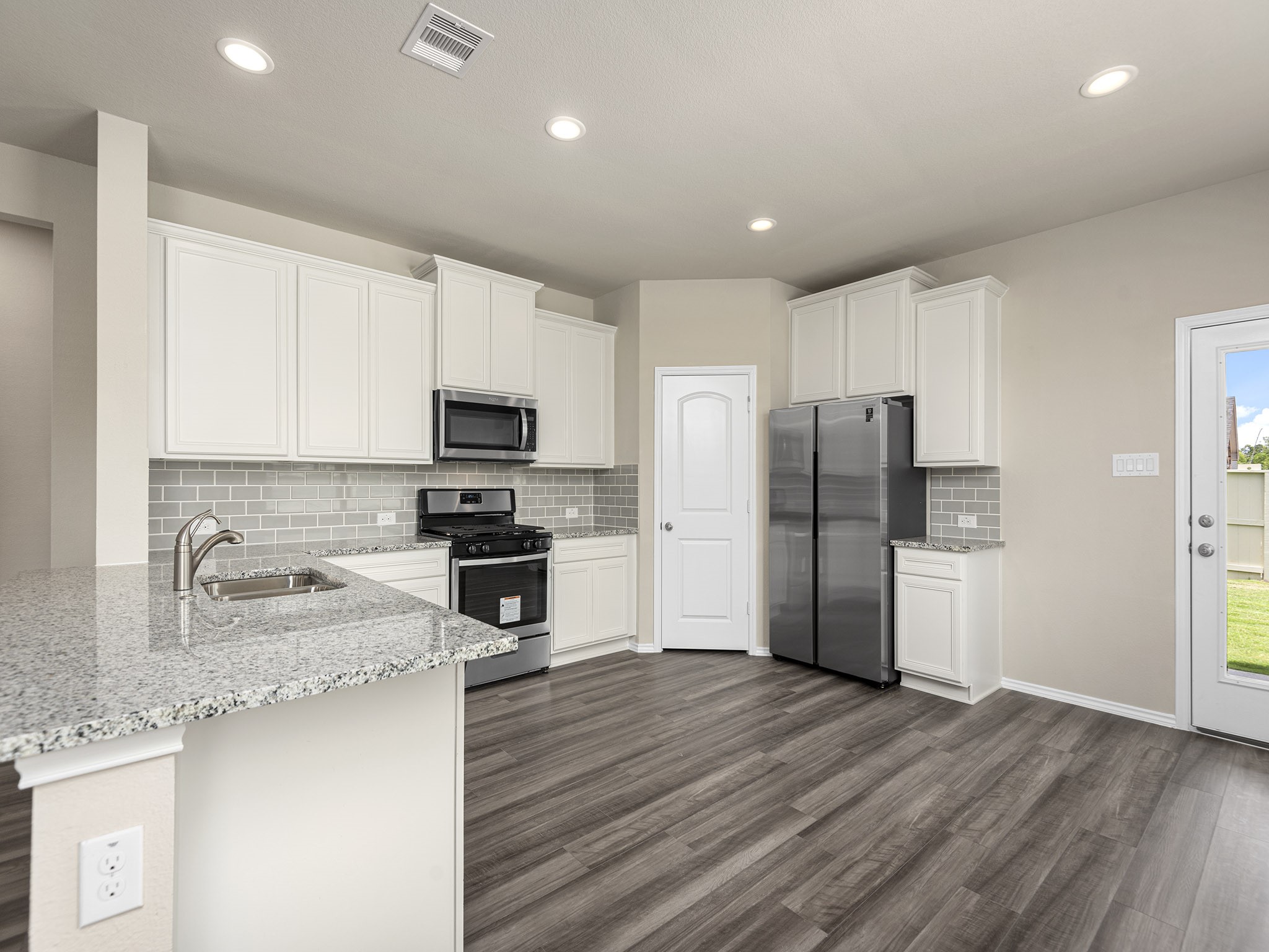 9278 Inland Leather Lane Property Photo 6