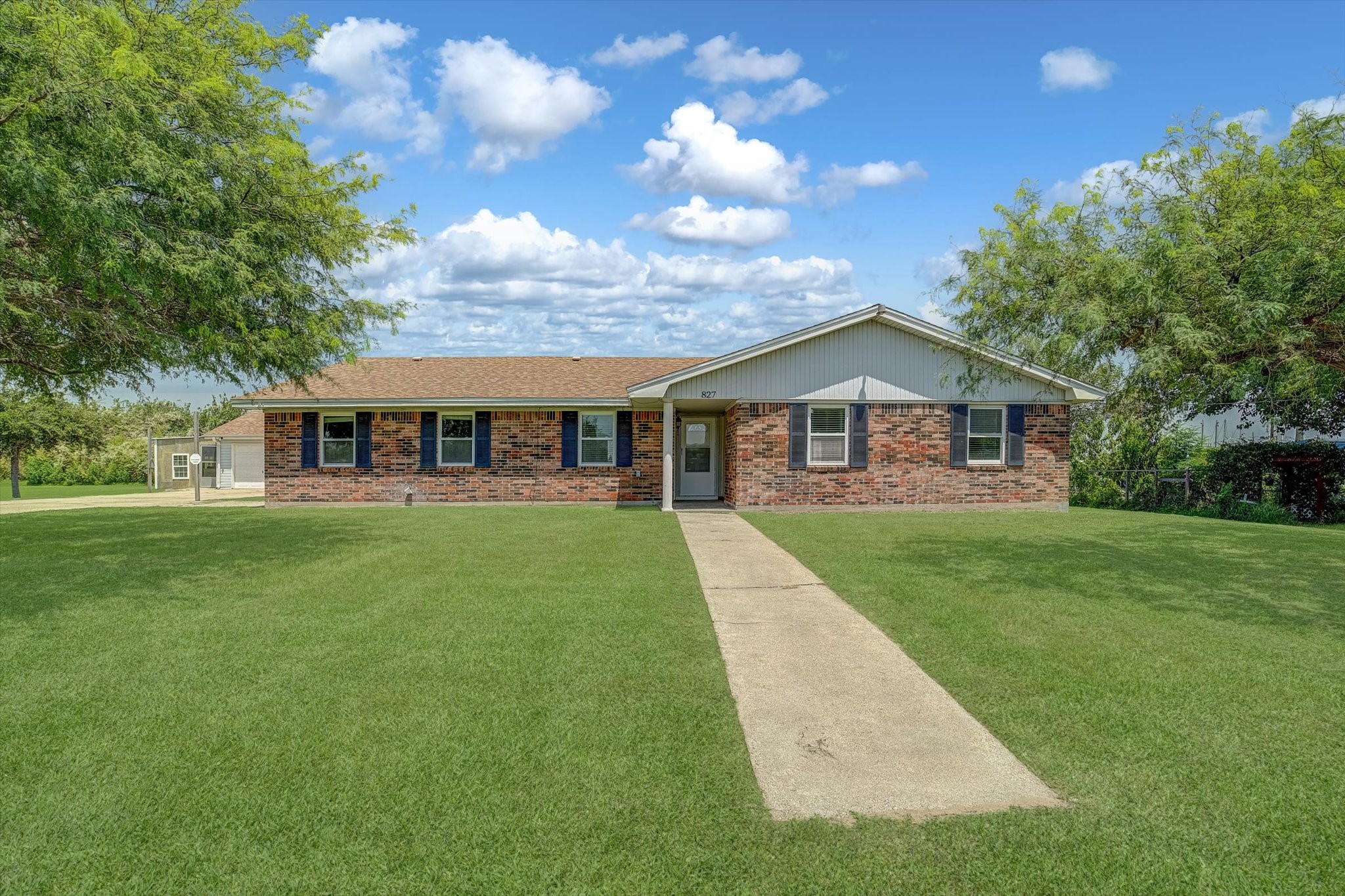 827 Pickney Avenue Property Photo 1