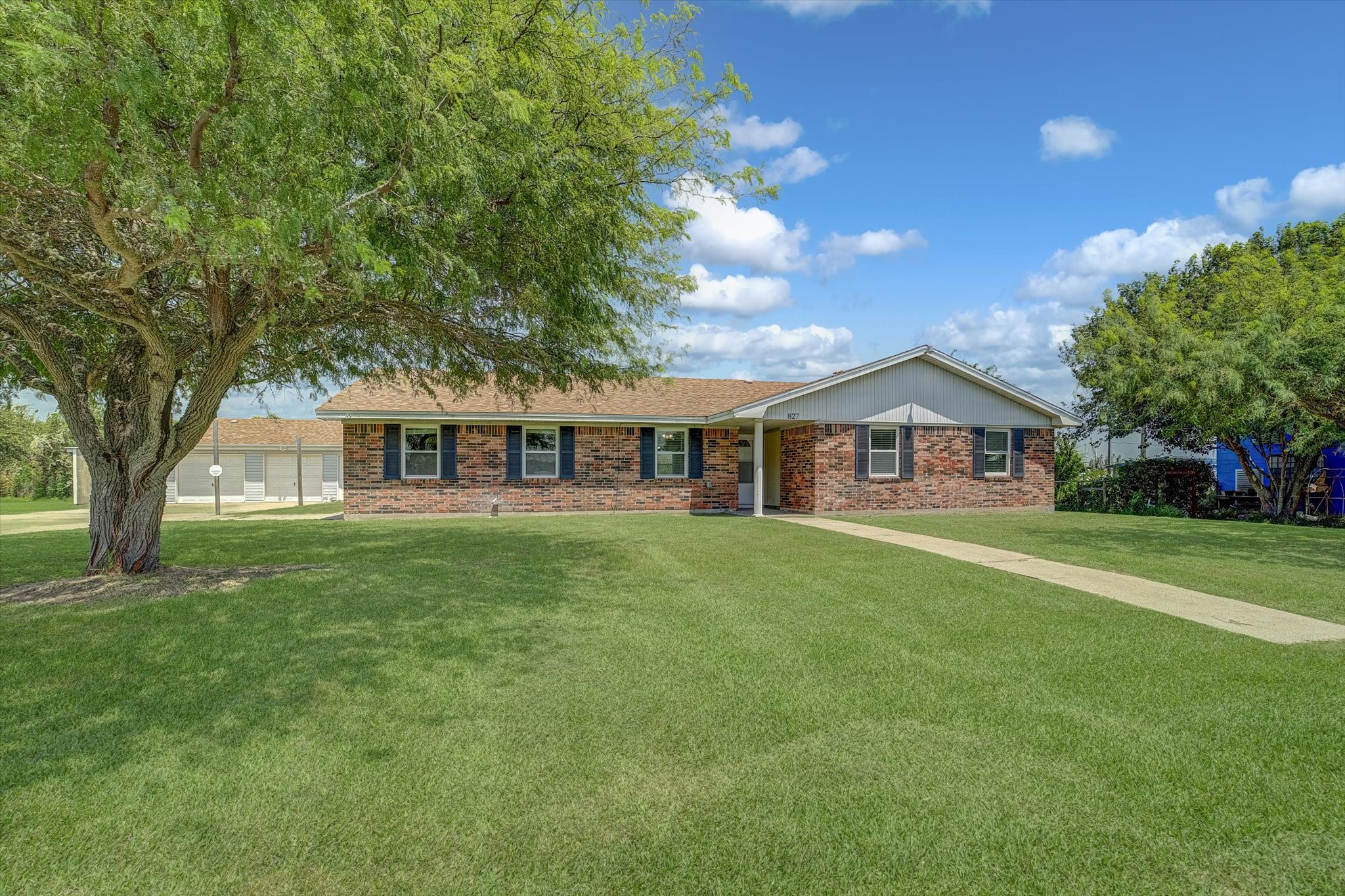 827 Pickney Avenue Property Photo 3