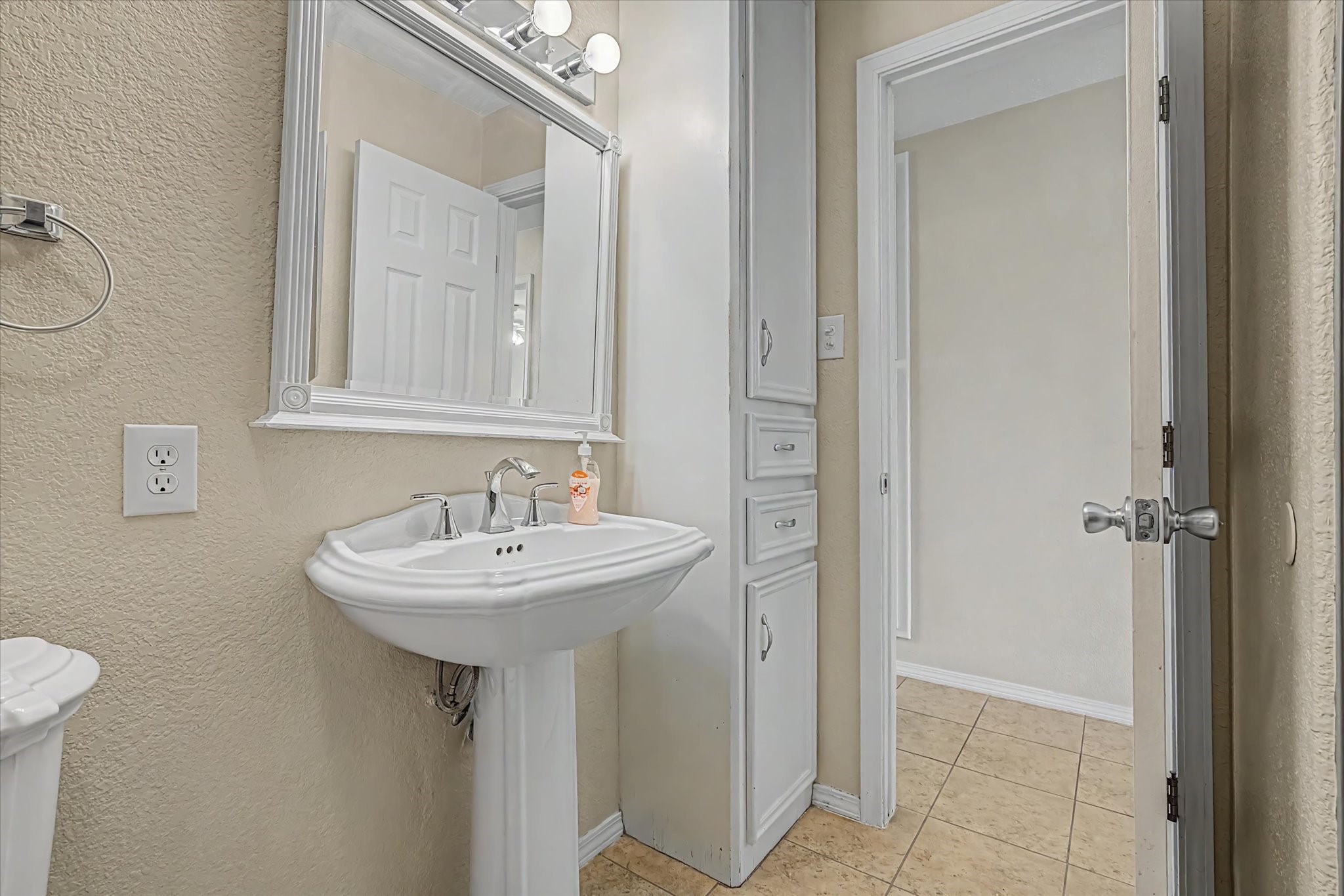 827 Pickney Avenue Property Photo 27