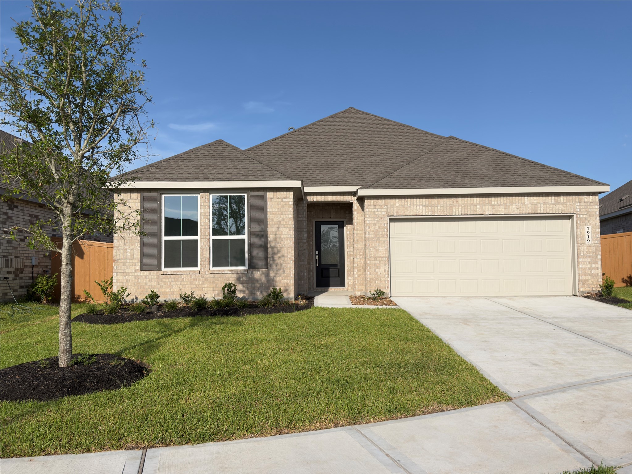 7919 Evening Emerald Drive Property Photo 2