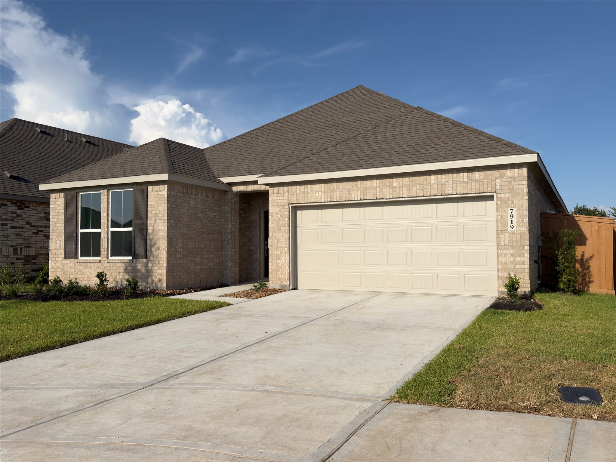 7919 Evening Emerald Drive Property Photo 3