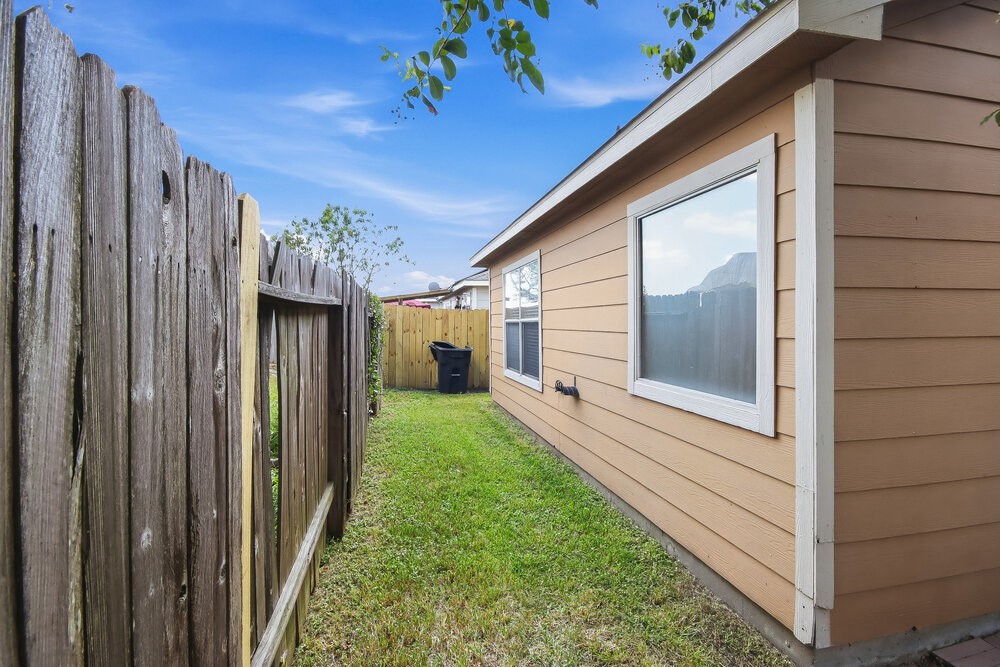 20110 Pinto Ridge Drive Property Photo 17