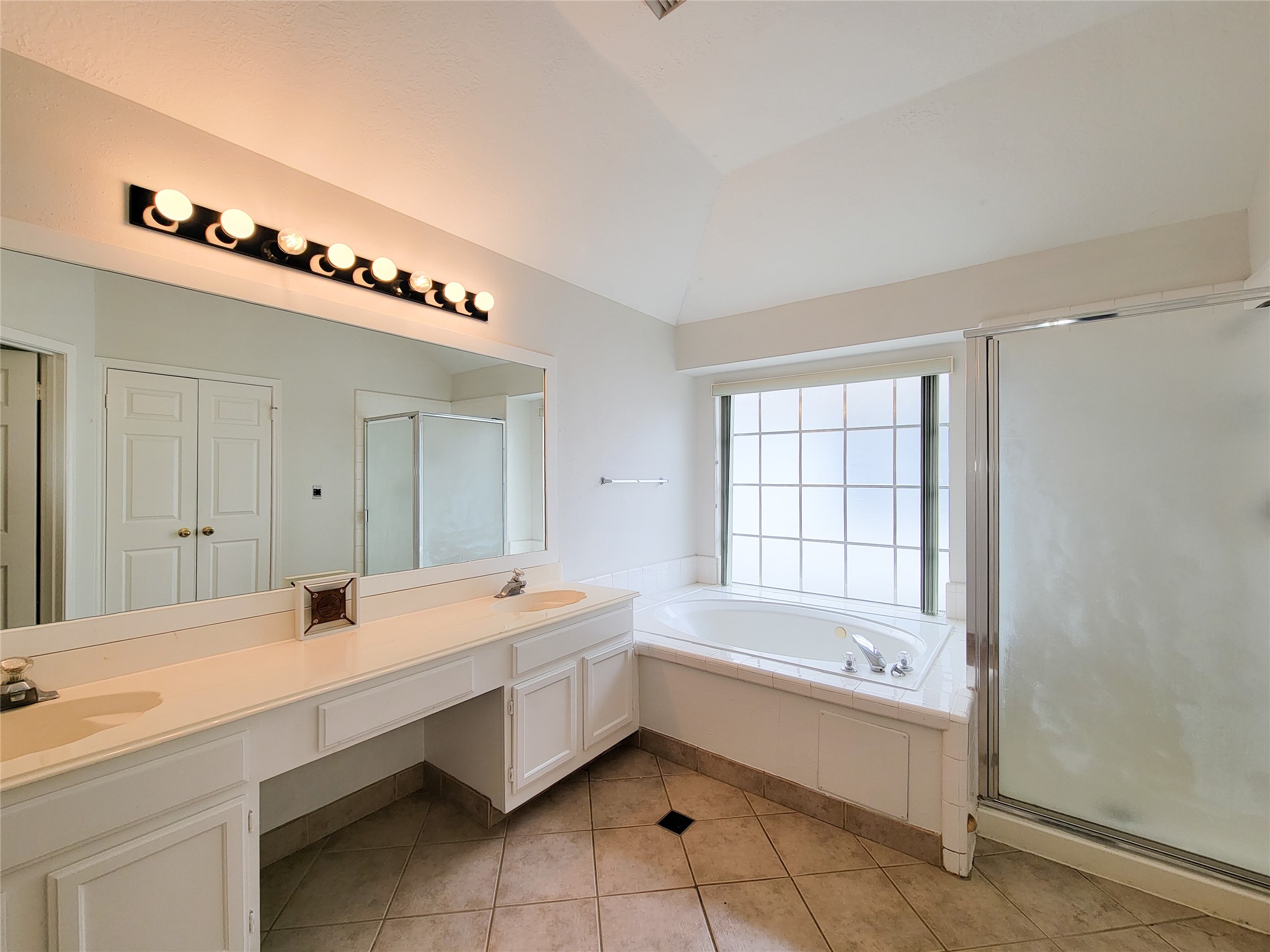 17403 Canyon Knoll Drive Property Photo 26