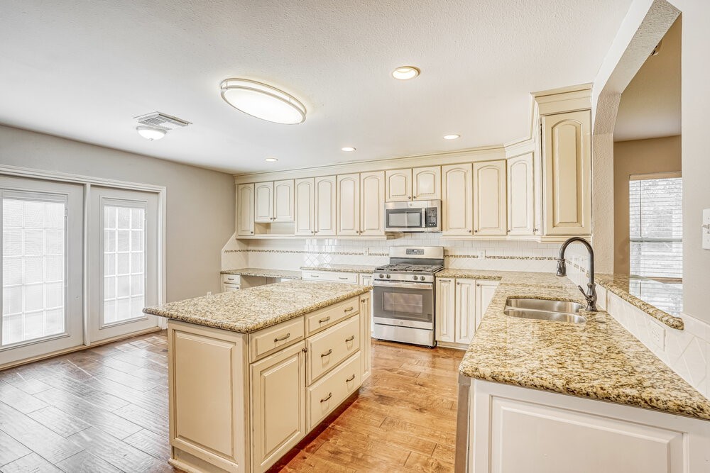 3502 Wheatmeadow Lane Property Photo 7