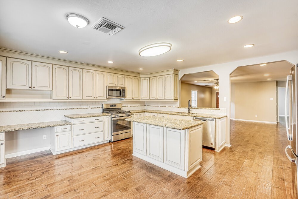 3502 Wheatmeadow Lane Property Photo 8