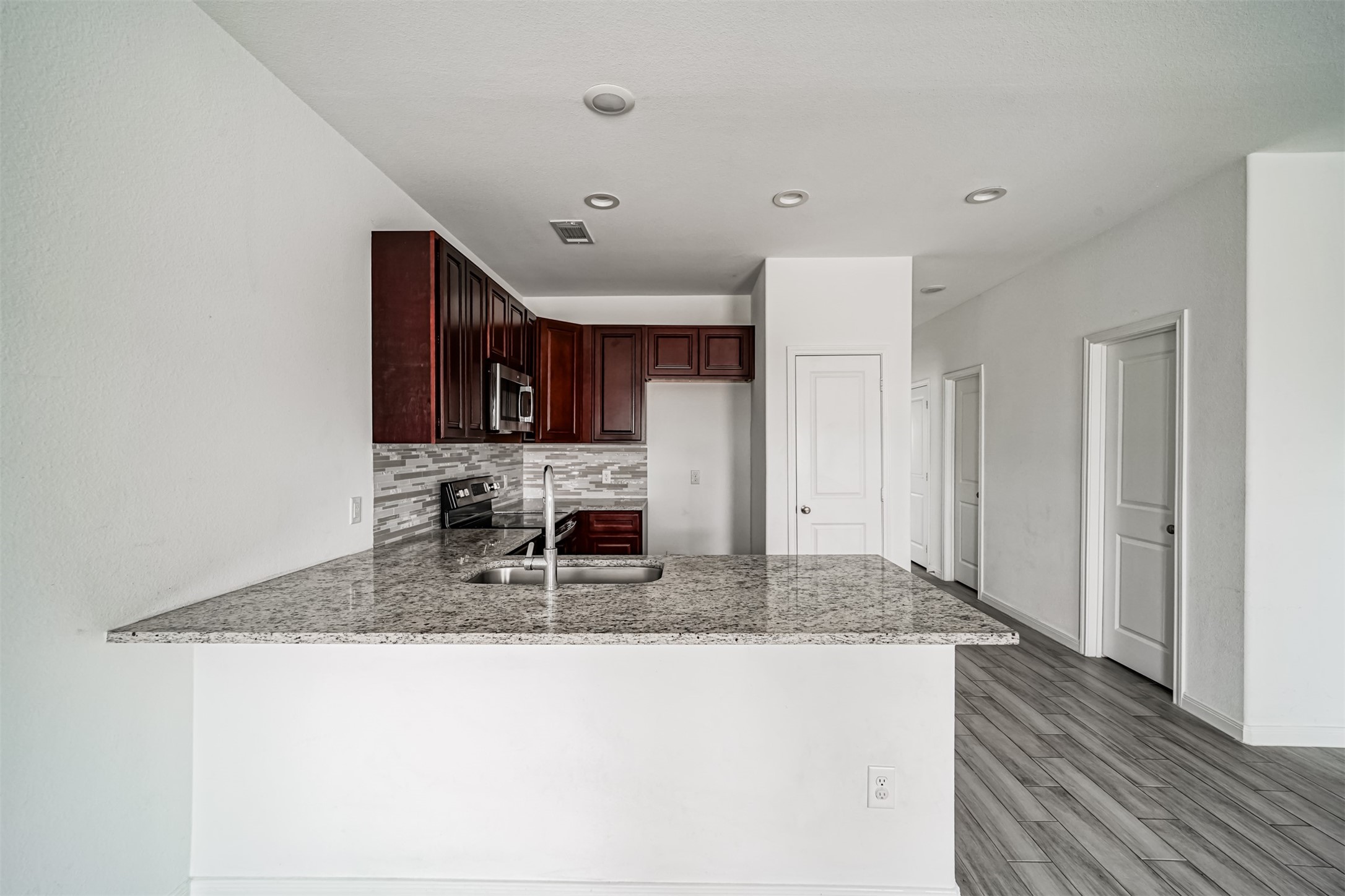 16888 Kempwood Property Photo 10