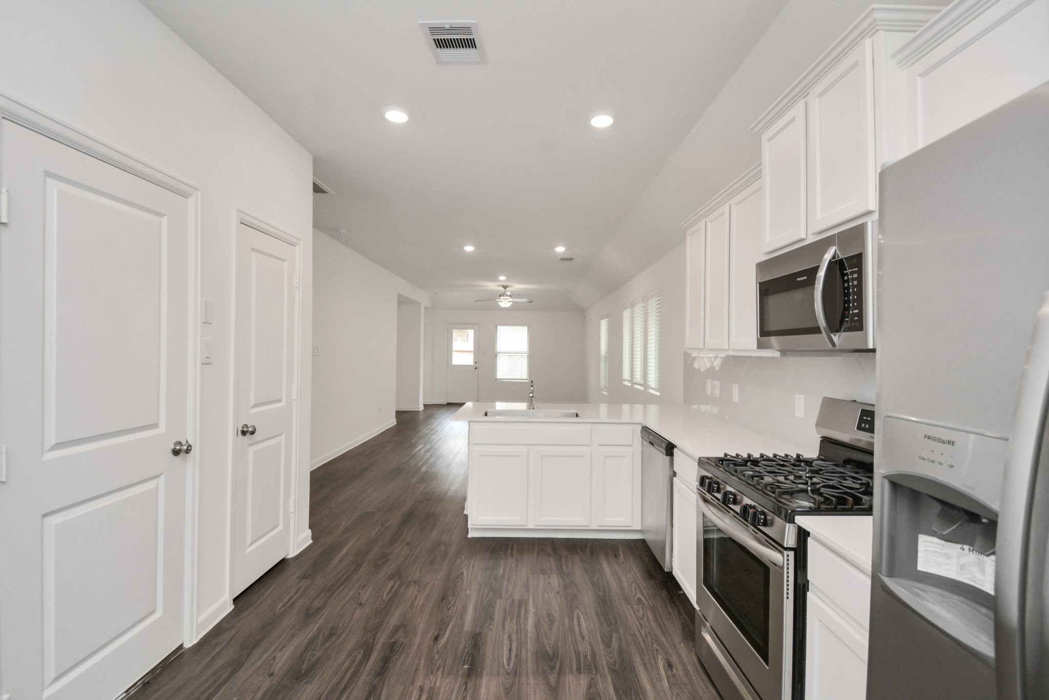 15826 Menlow Bend Drive Property Photo 5