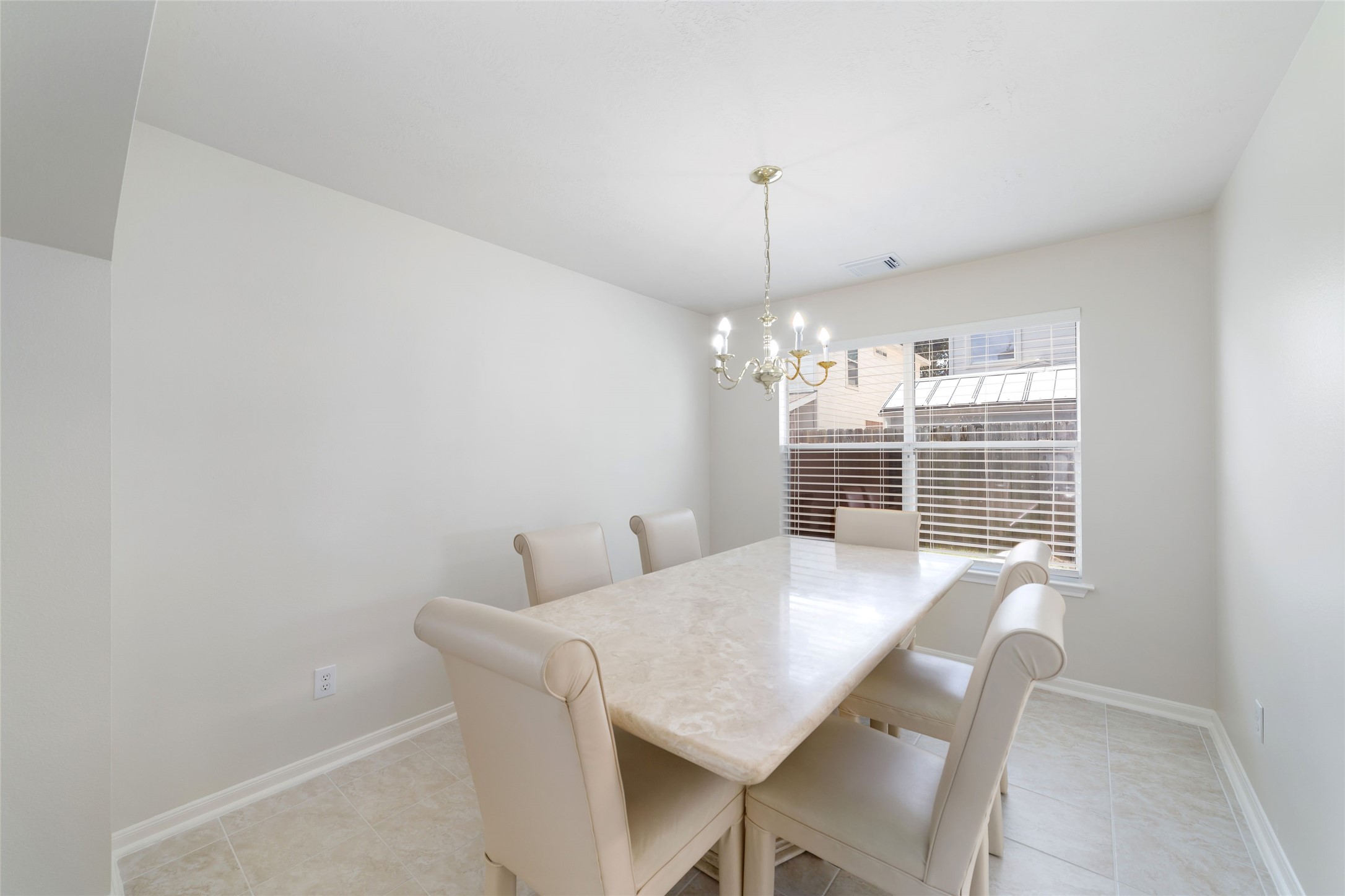 14207 Beech Glen Drive Property Photo 8