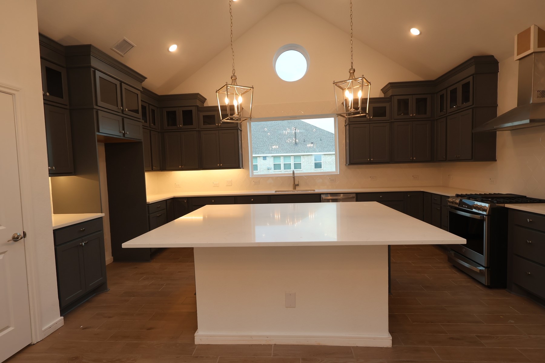 5049 Bluebell Way Property Photo 4