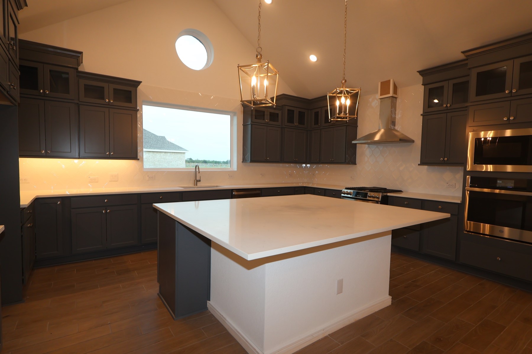 5049 Bluebell Way Property Photo 5