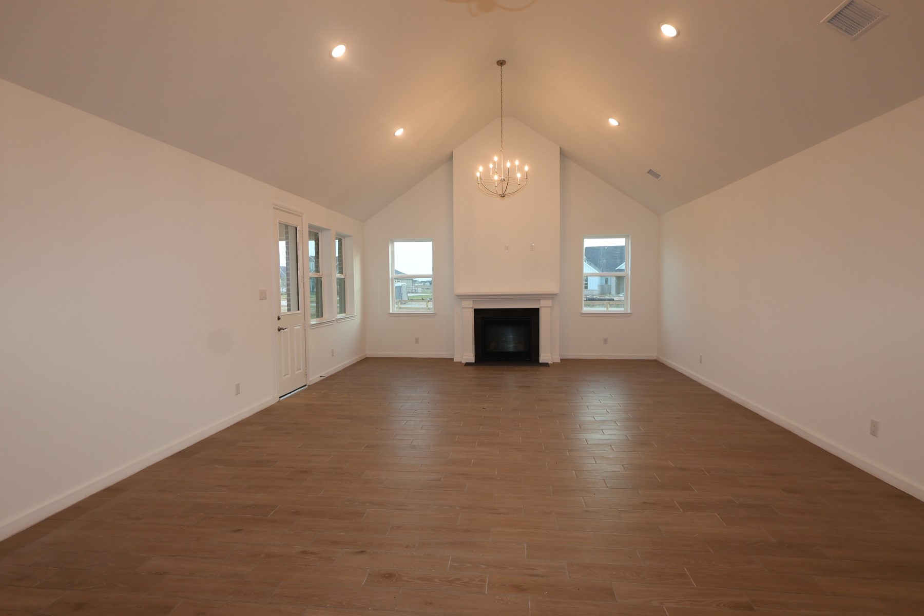 5049 Bluebell Way Property Photo 6