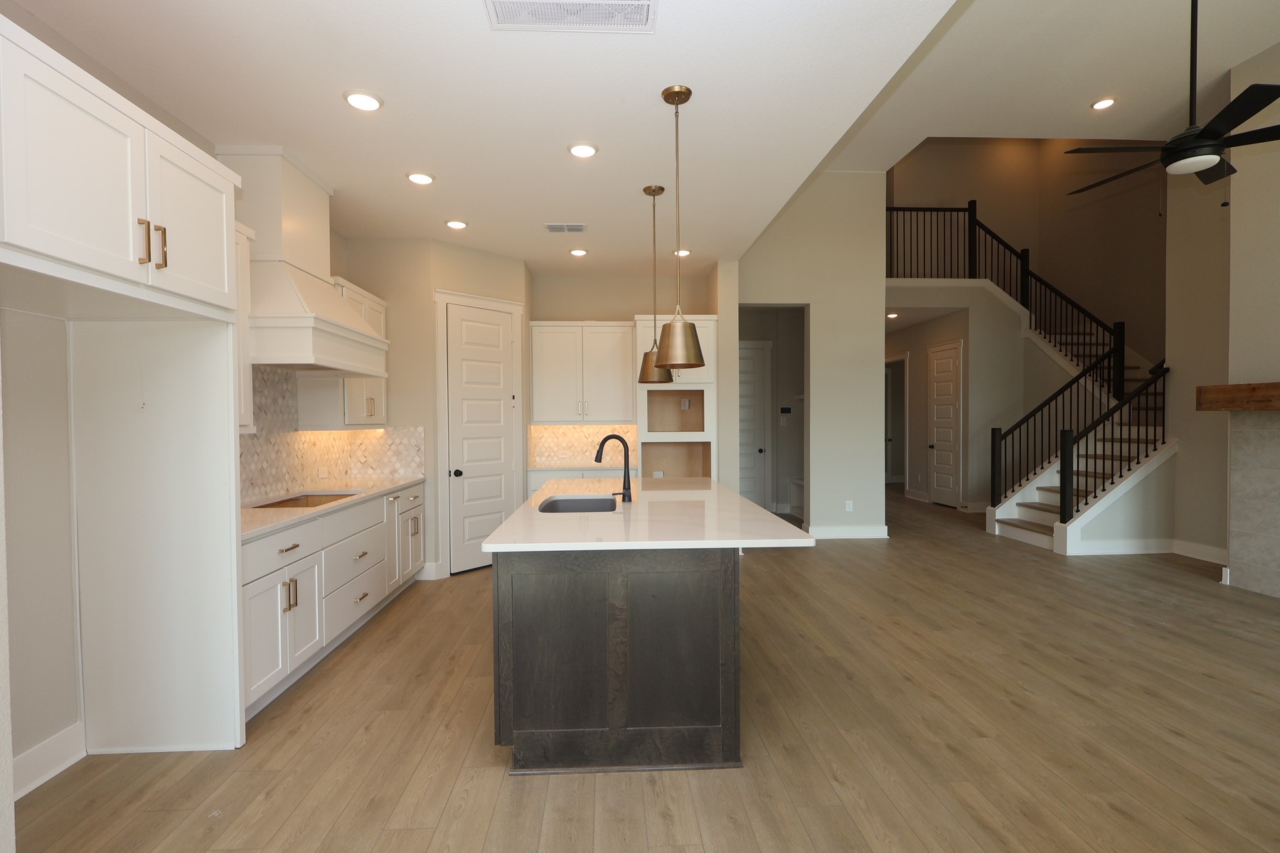 18418 Lovelier Lane Property Photo 8