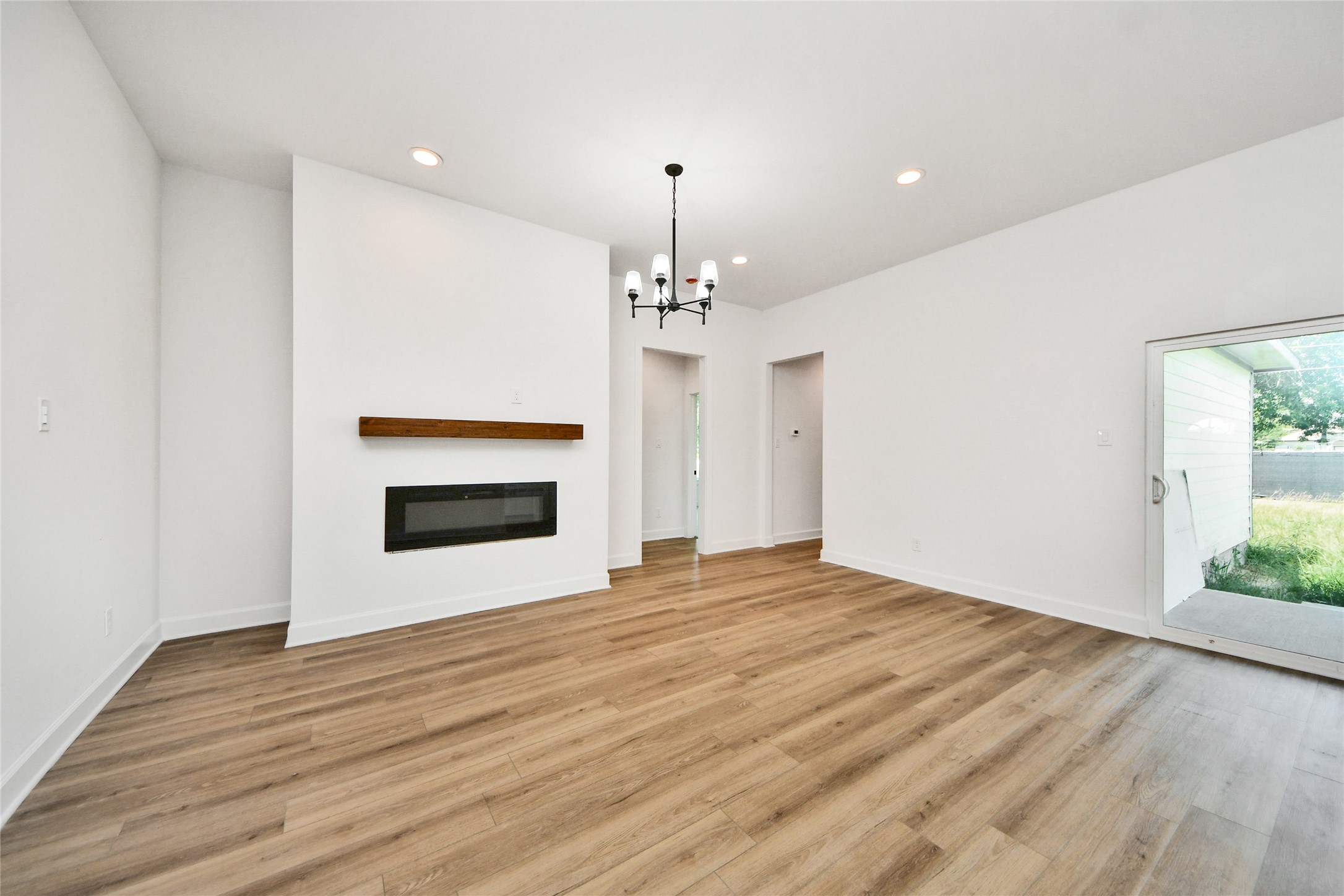 925 1st Street Property Photo 7