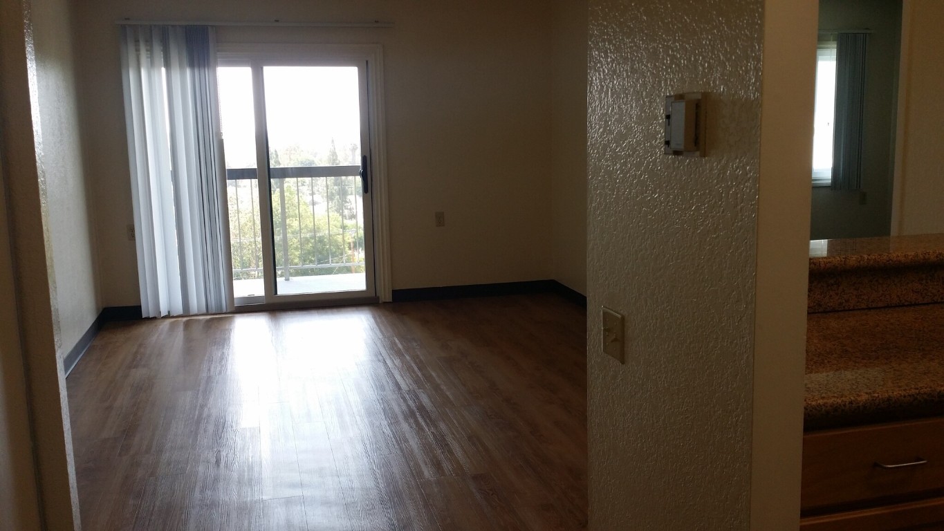 1401 N Flower St Property Photo 9