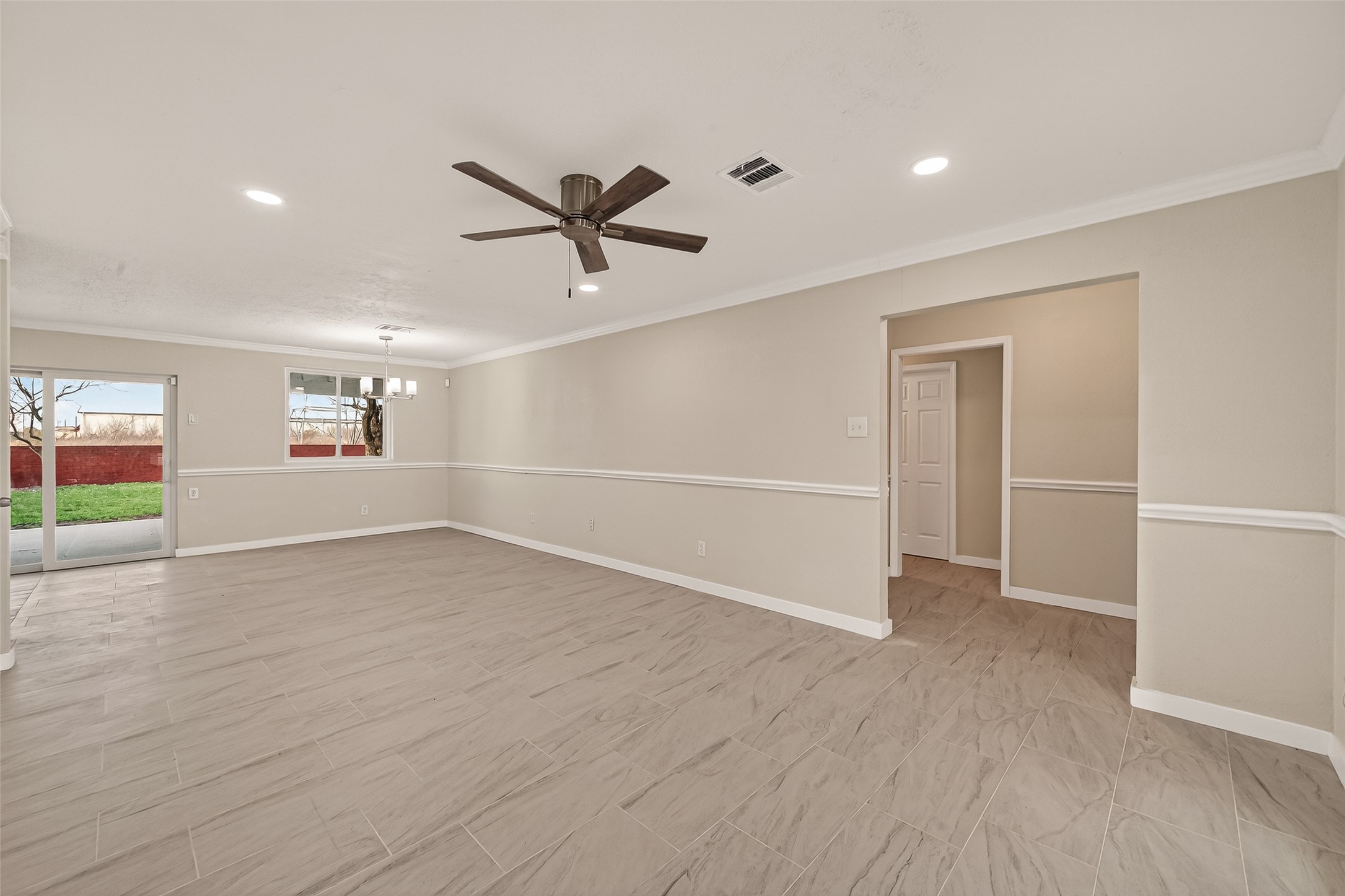11118 Stroud Drive Property Photo 4