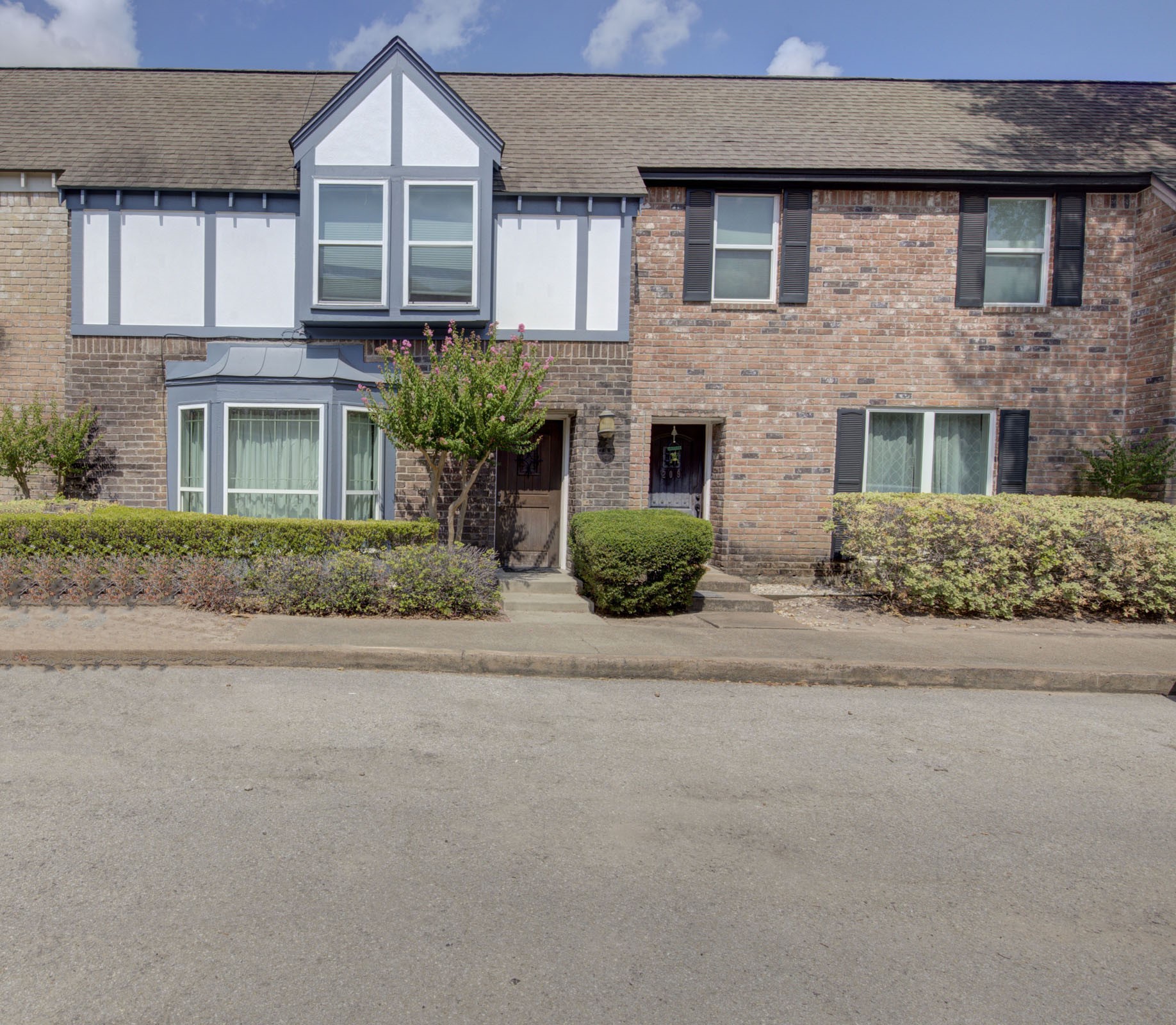 840 Threadneedle Street E 208 Property Photo 1