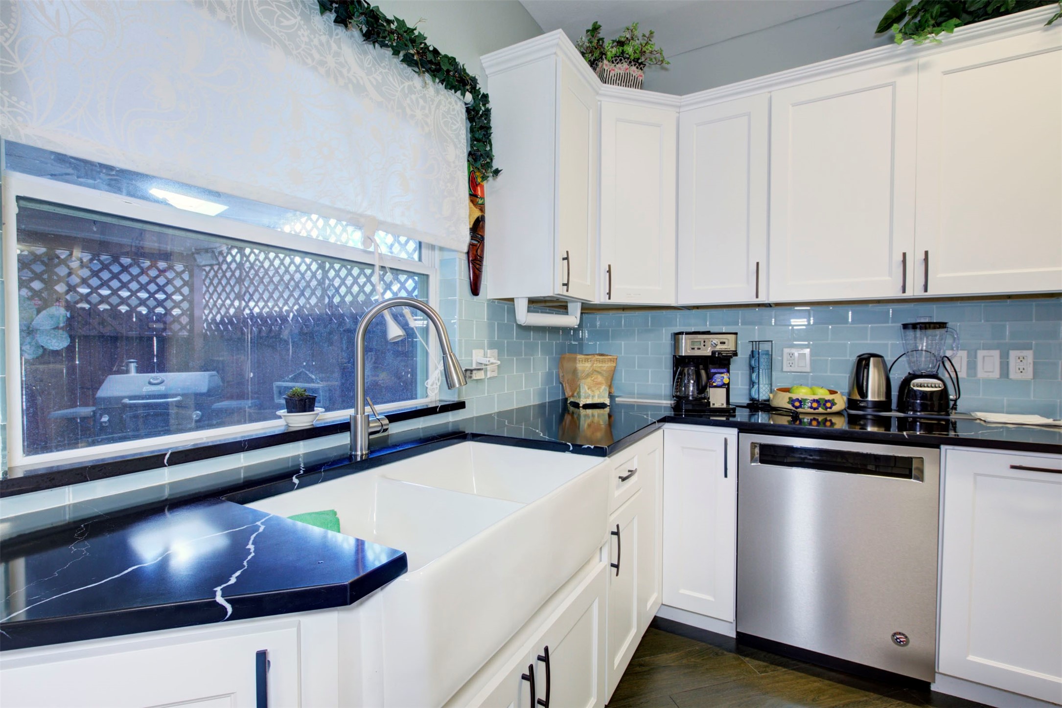 840 Threadneedle Street E 208 Property Photo 4