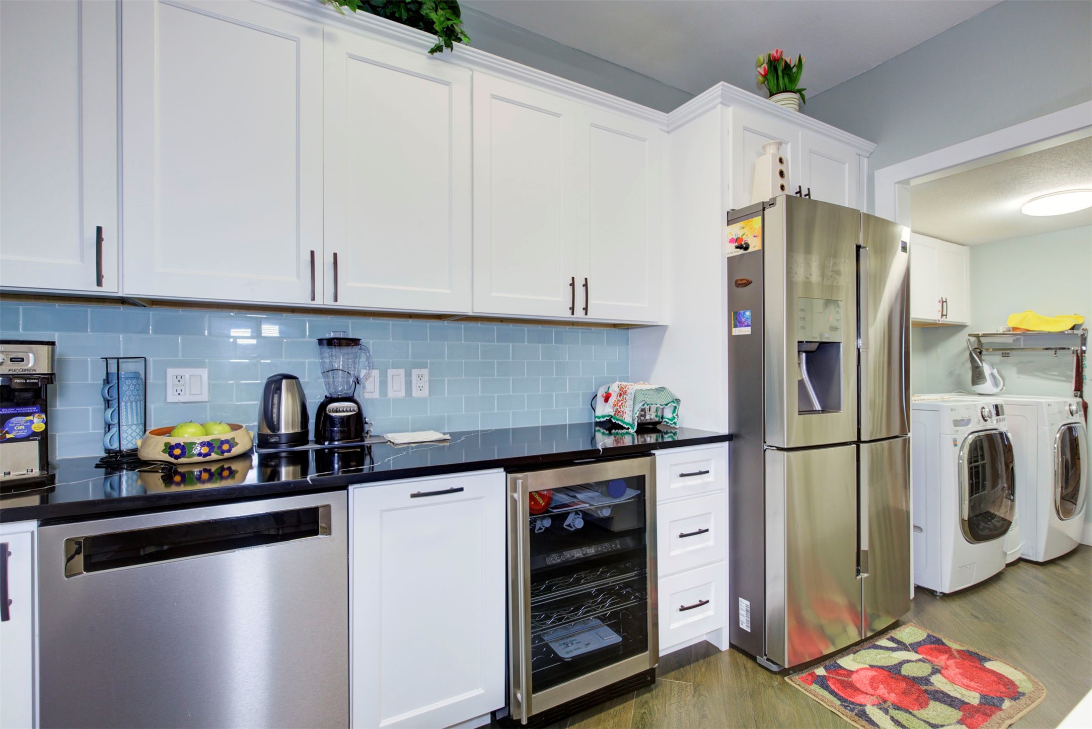 840 Threadneedle Street E 208 Property Photo 5